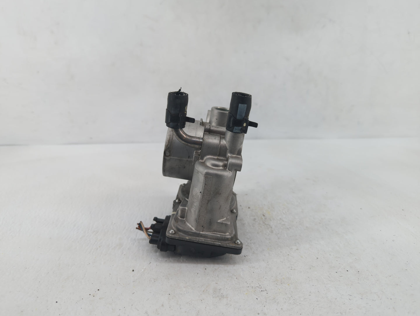 2012-2019 Kia Rio Throttle Body P/N:35100-2B300 Fits Fits 2012 2013 2014 2015 2016 2017 2018 2019 OEM Used Auto Parts - Oemu