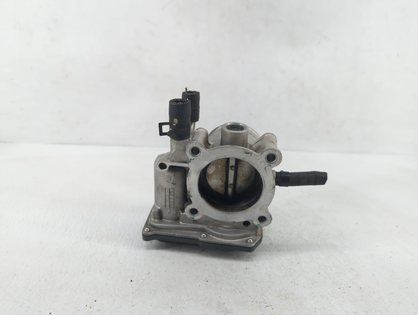 2012-2019 Kia Rio Throttle Body P/N:35100-2B300 Fits Fits 2012 2013 2014 2015 2016 2017 2018 2019 OEM Used Auto Parts - Oemu