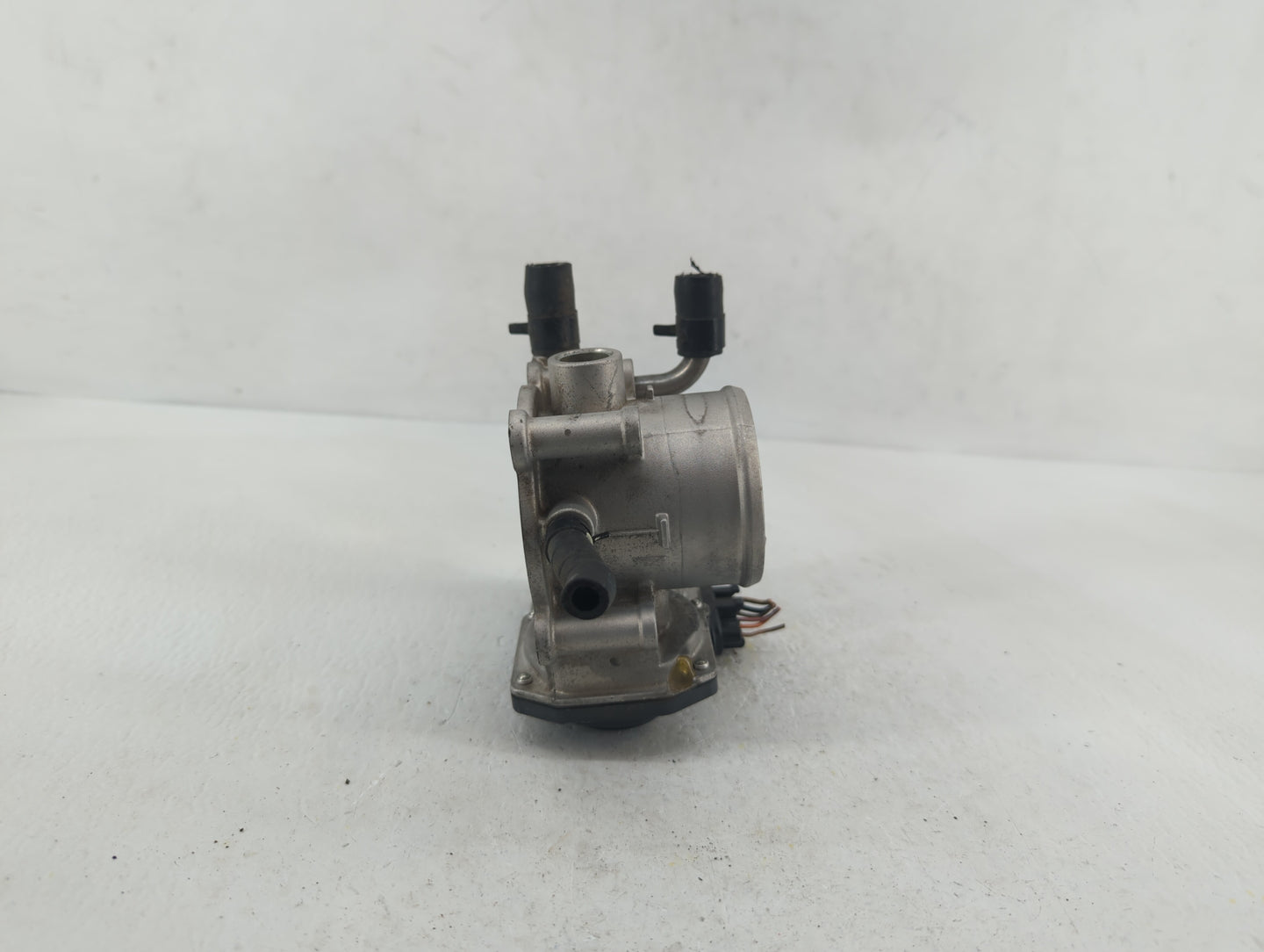 2012-2019 Kia Rio Throttle Body P/N:35100-2B300 Fits Fits 2012 2013 2014 2015 2016 2017 2018 2019 OEM Used Auto Parts - Oemu