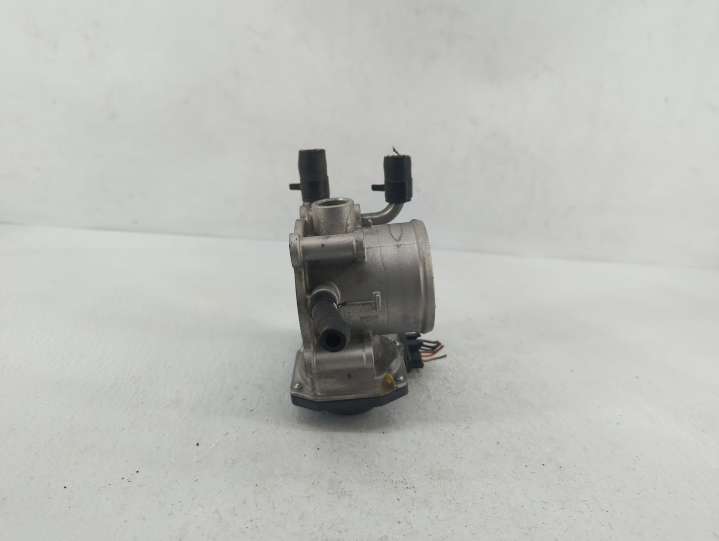 2012-2019 Kia Rio Throttle Body P/N:35100-2B300 Fits Fits 2012 2013 2014 2015 2016 2017 2018 2019 OEM Used Auto Parts - Oemu