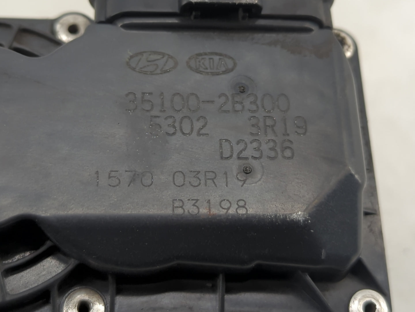2012-2019 Kia Rio Throttle Body P/N:35100-2B300 Fits Fits 2012 2013 2014 2015 2016 2017 2018 2019 OEM Used Auto Parts - Oemu