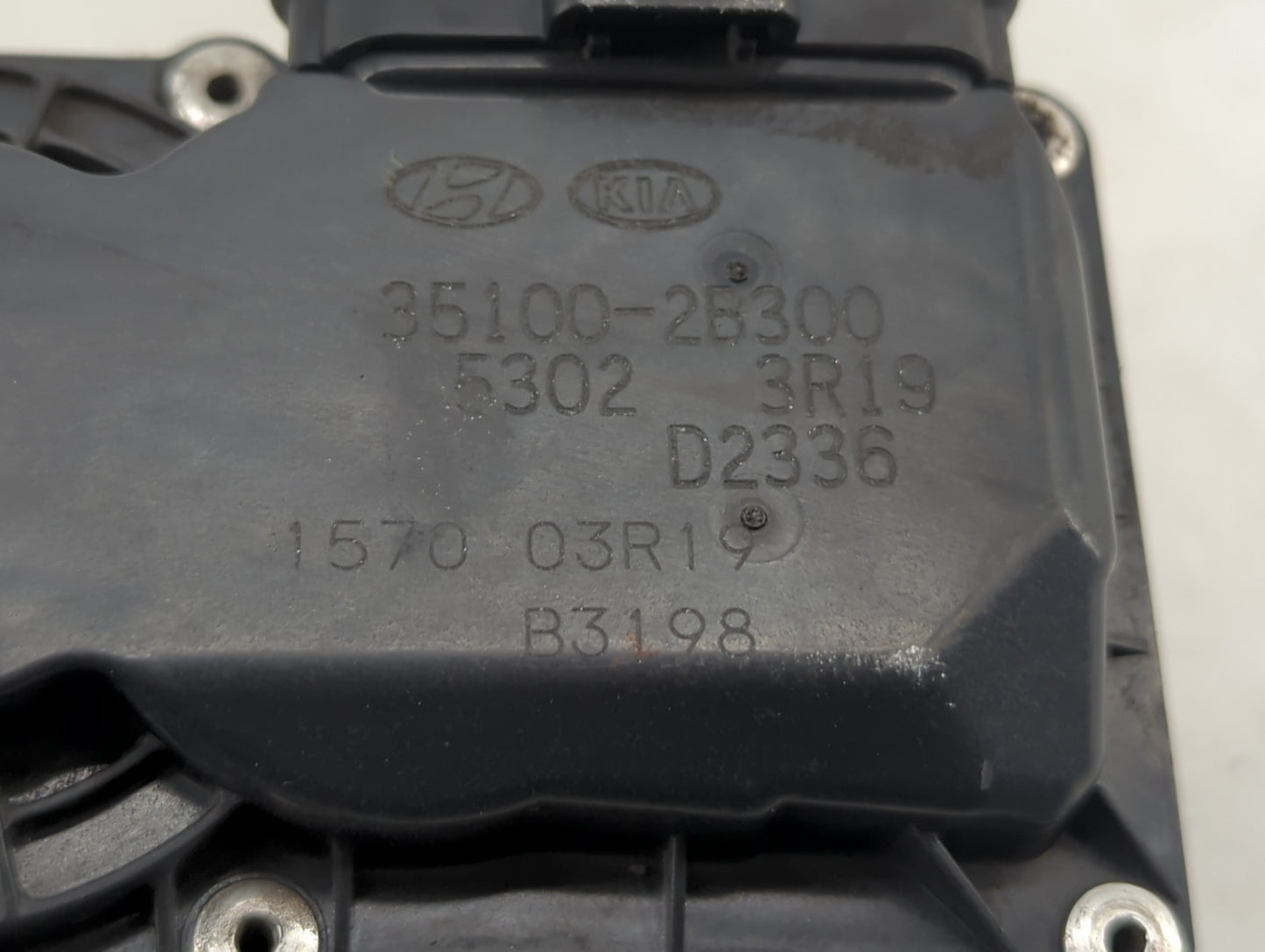 2012-2019 Kia Rio Throttle Body P/N:35100-2B300 Fits Fits 2012 2013 2014 2015 2016 2017 2018 2019 OEM Used Auto Parts - Oemu