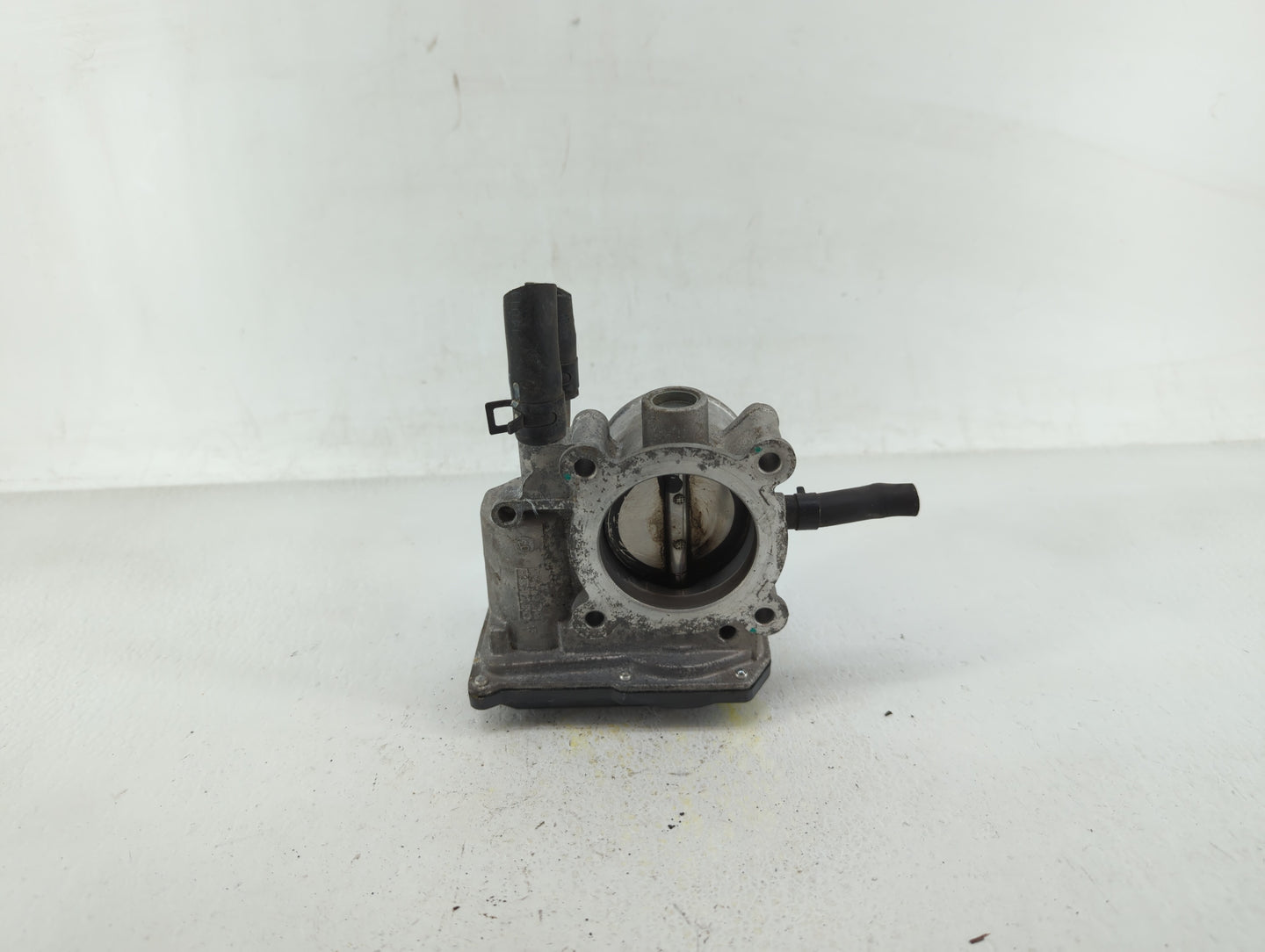2012-2019 Kia Rio Throttle Body P/N:35100-2B300 Fits Fits 2012 2013 2014 2015 2016 2017 2018 2019 OEM Used Auto Parts - Oemu