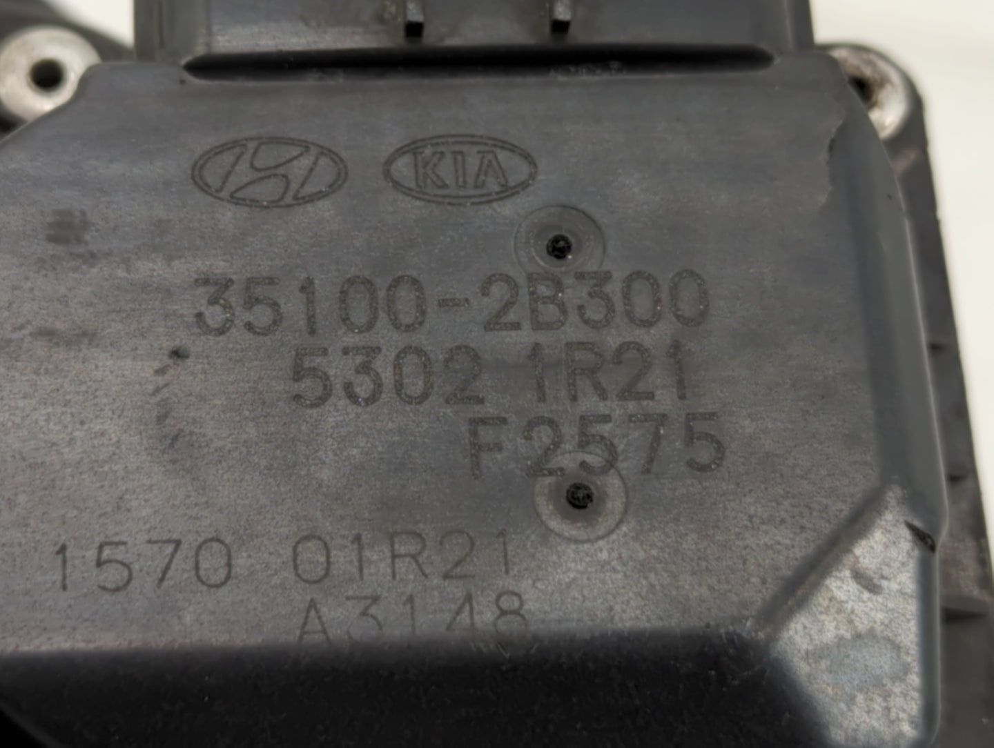 2012-2019 Kia Rio Throttle Body P/N:35100-2B300 Fits Fits 2012 2013 2014 2015 2016 2017 2018 2019 OEM Used Auto Parts - Oemu