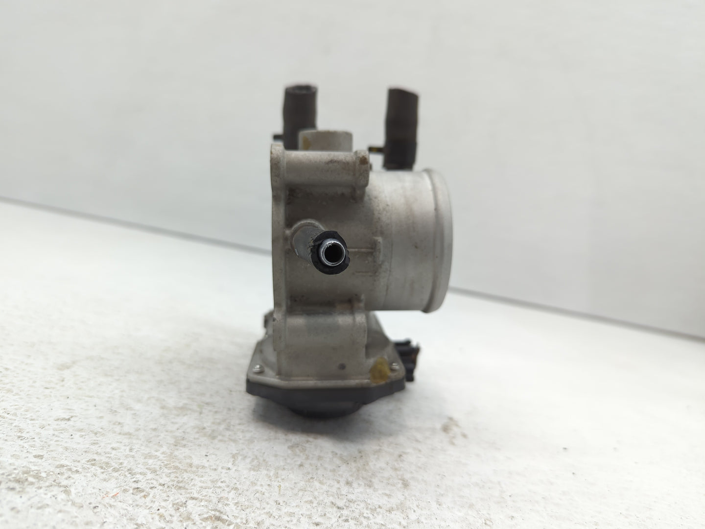 2012-2019 Kia Rio Throttle Body P/N:35100-2B300 Fits Fits 2012 2013 2014 2015 2016 2017 2018 2019 OEM Used Auto Parts - Oemu
