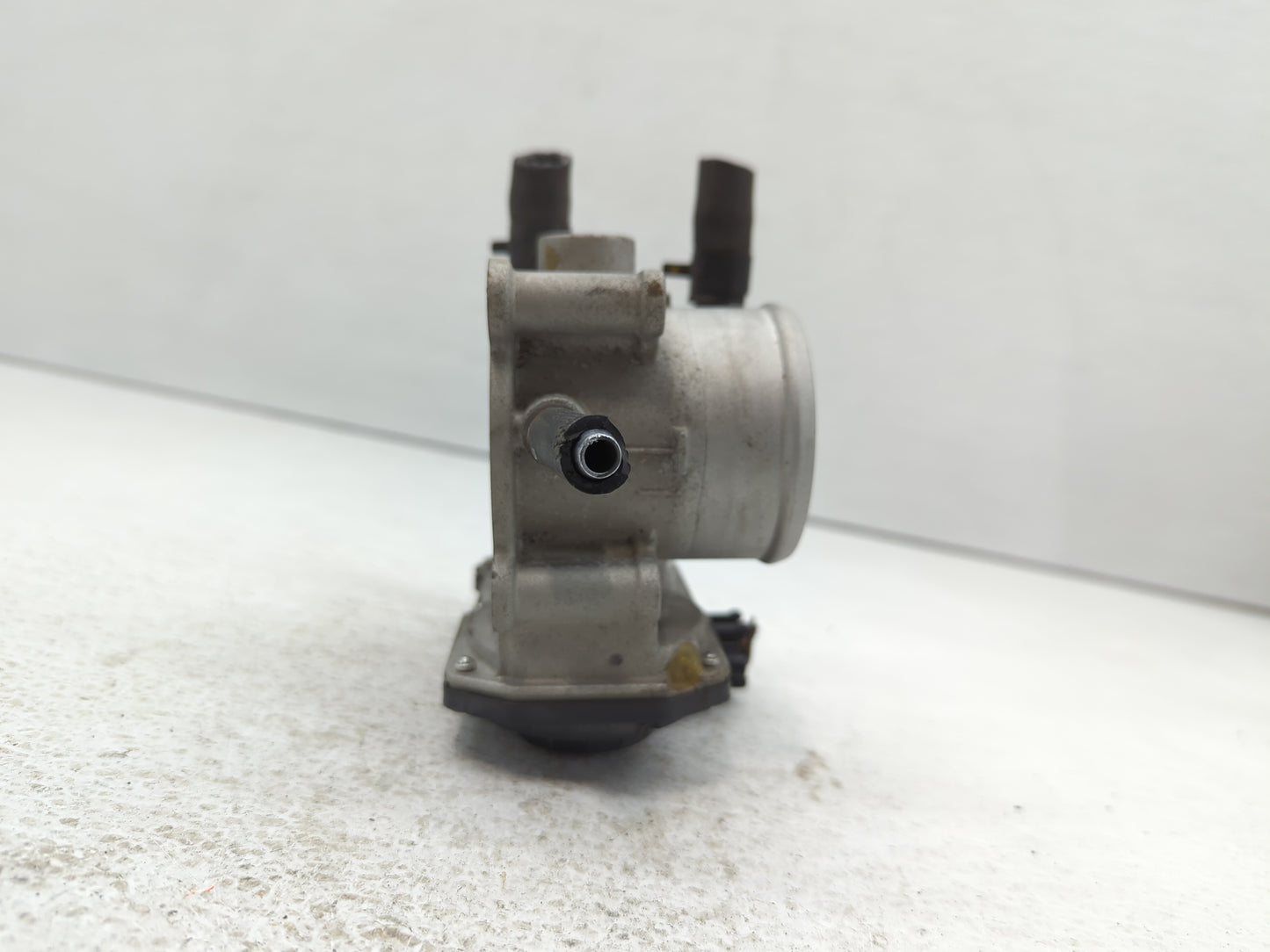 2012-2019 Kia Rio Throttle Body P/N:35100-2B300 Fits Fits 2012 2013 2014 2015 2016 2017 2018 2019 OEM Used Auto Parts - Oemu