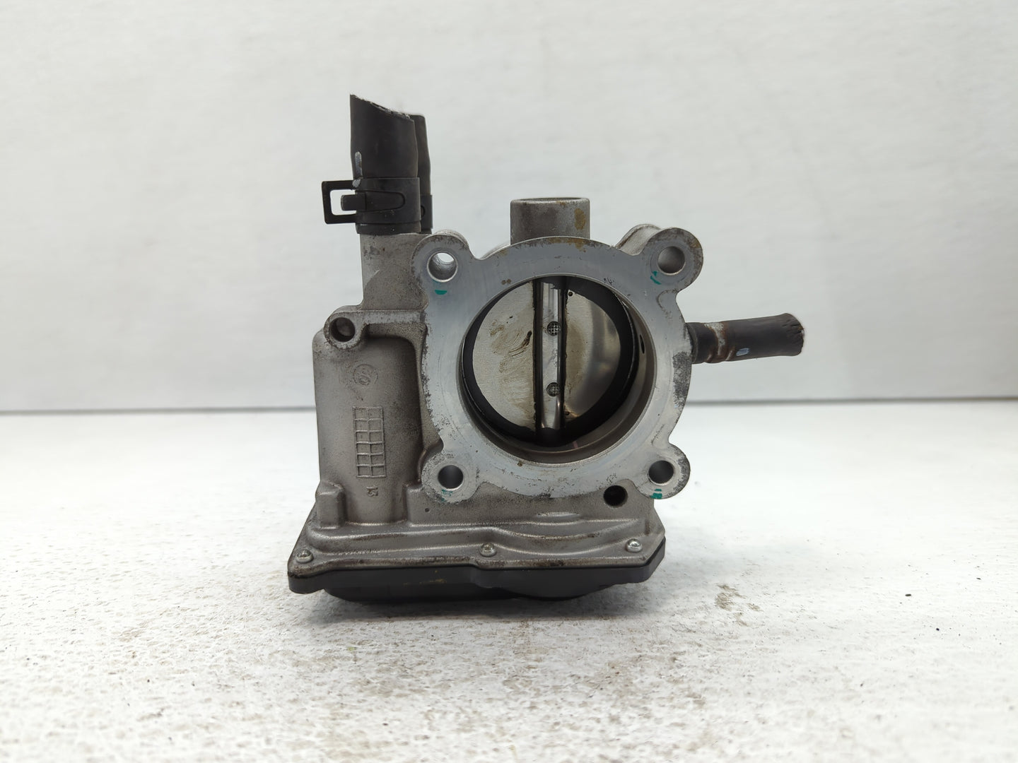 2012-2019 Kia Rio Throttle Body P/N:35100-2B300 Fits Fits 2012 2013 2014 2015 2016 2017 2018 2019 OEM Used Auto Parts - Oemu