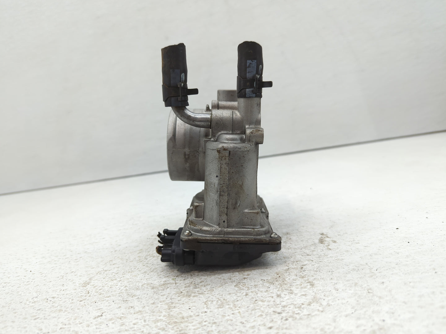 2012-2019 Kia Rio Throttle Body P/N:35100-2B300 Fits Fits 2012 2013 2014 2015 2016 2017 2018 2019 OEM Used Auto Parts - Oemu