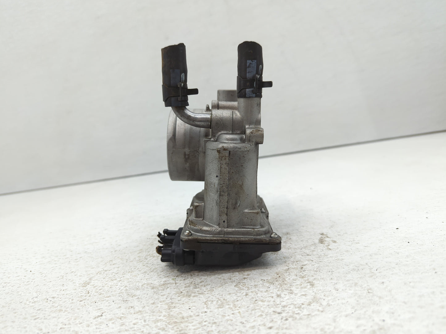 2012-2019 Kia Rio Throttle Body P/N:35100-2B300 Fits Fits 2012 2013 2014 2015 2016 2017 2018 2019 OEM Used Auto Parts - Oemu
