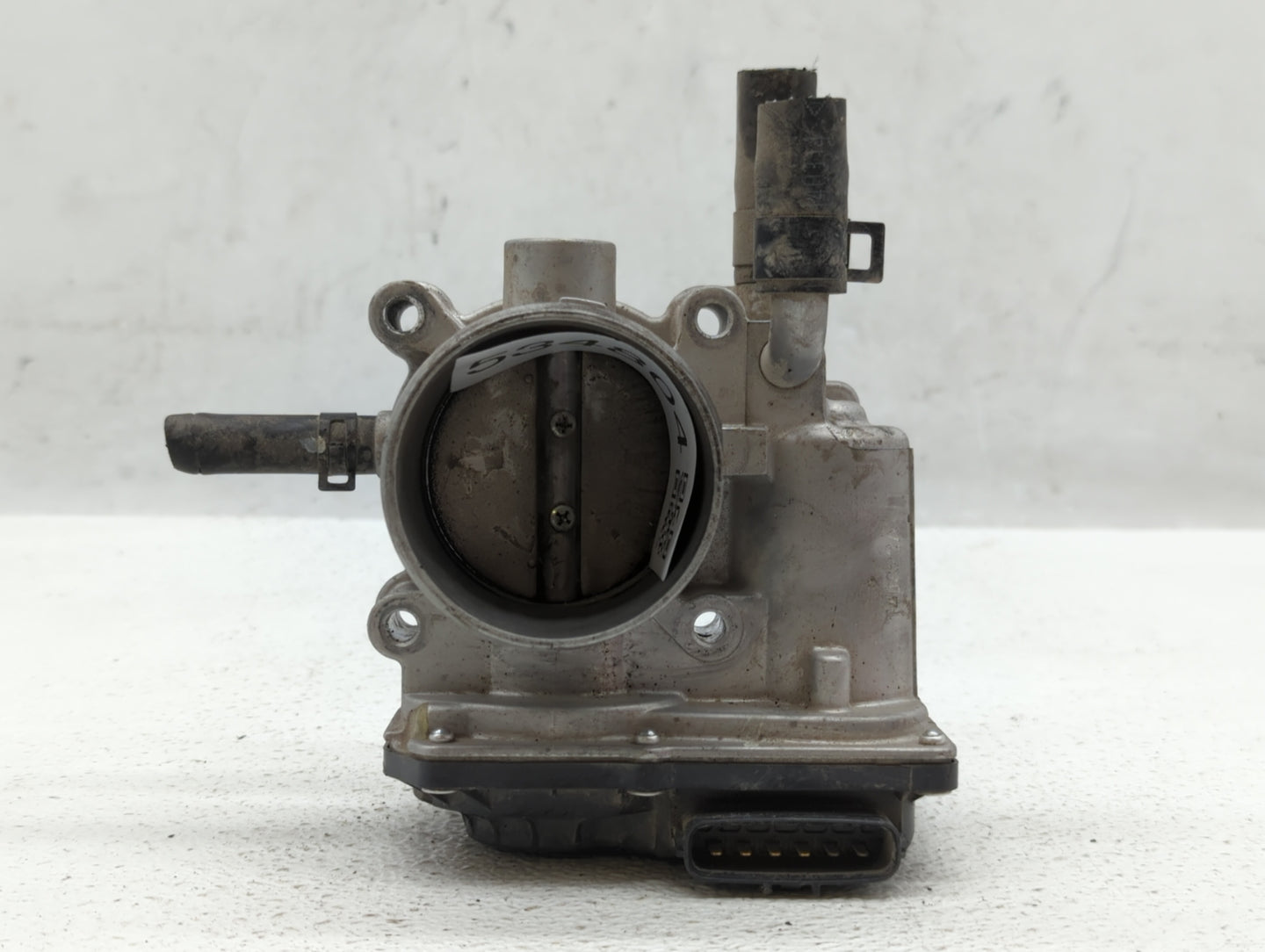 2012-2019 Kia Rio Throttle Body P/N:35100-2B300 Fits Fits 2012 2013 2014 2015 2016 2017 2018 2019 OEM Used Auto Parts - Oemu
