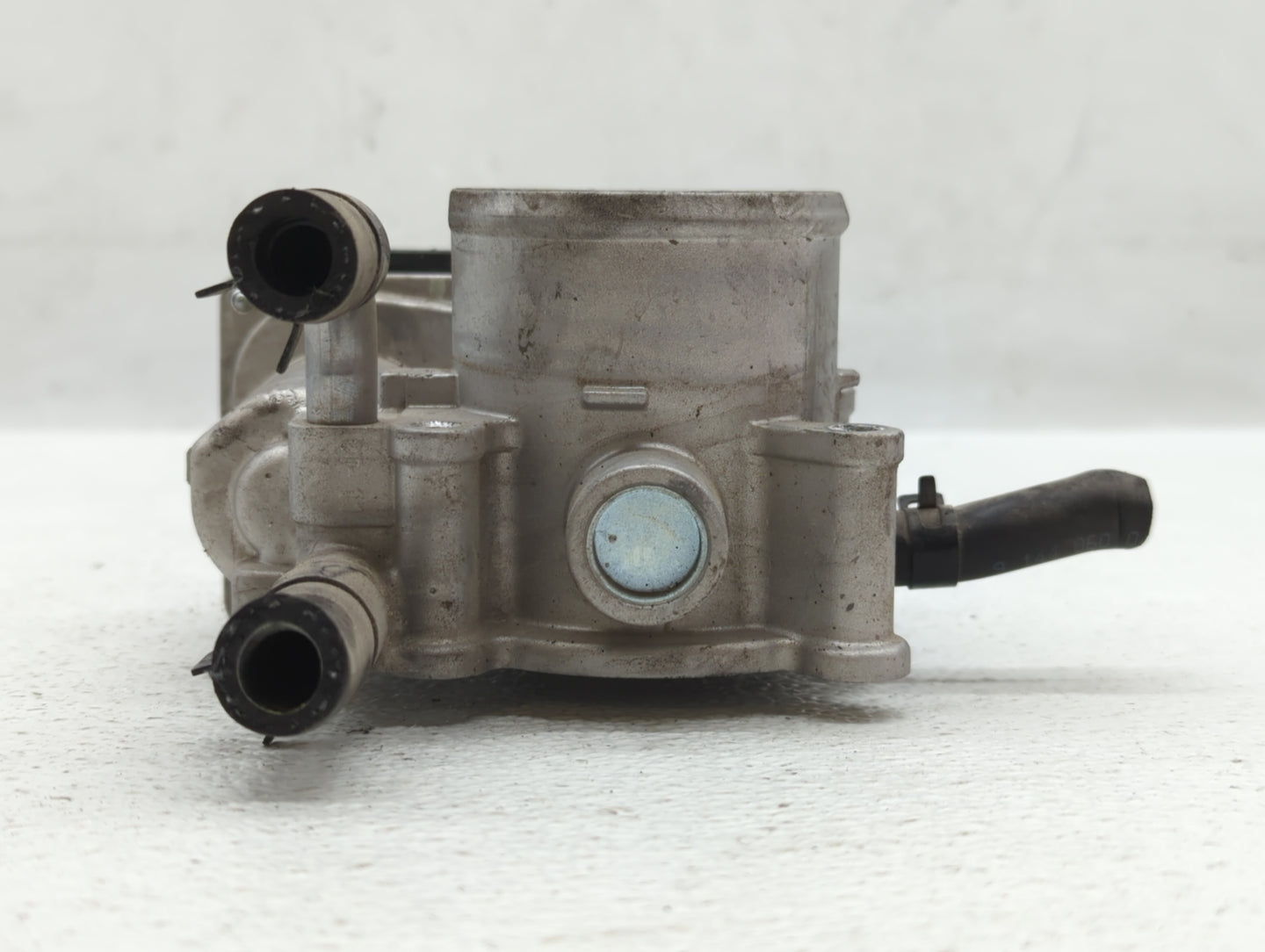 2012-2019 Kia Rio Throttle Body P/N:35100-2B300 Fits Fits 2012 2013 2014 2015 2016 2017 2018 2019 OEM Used Auto Parts - Oemu