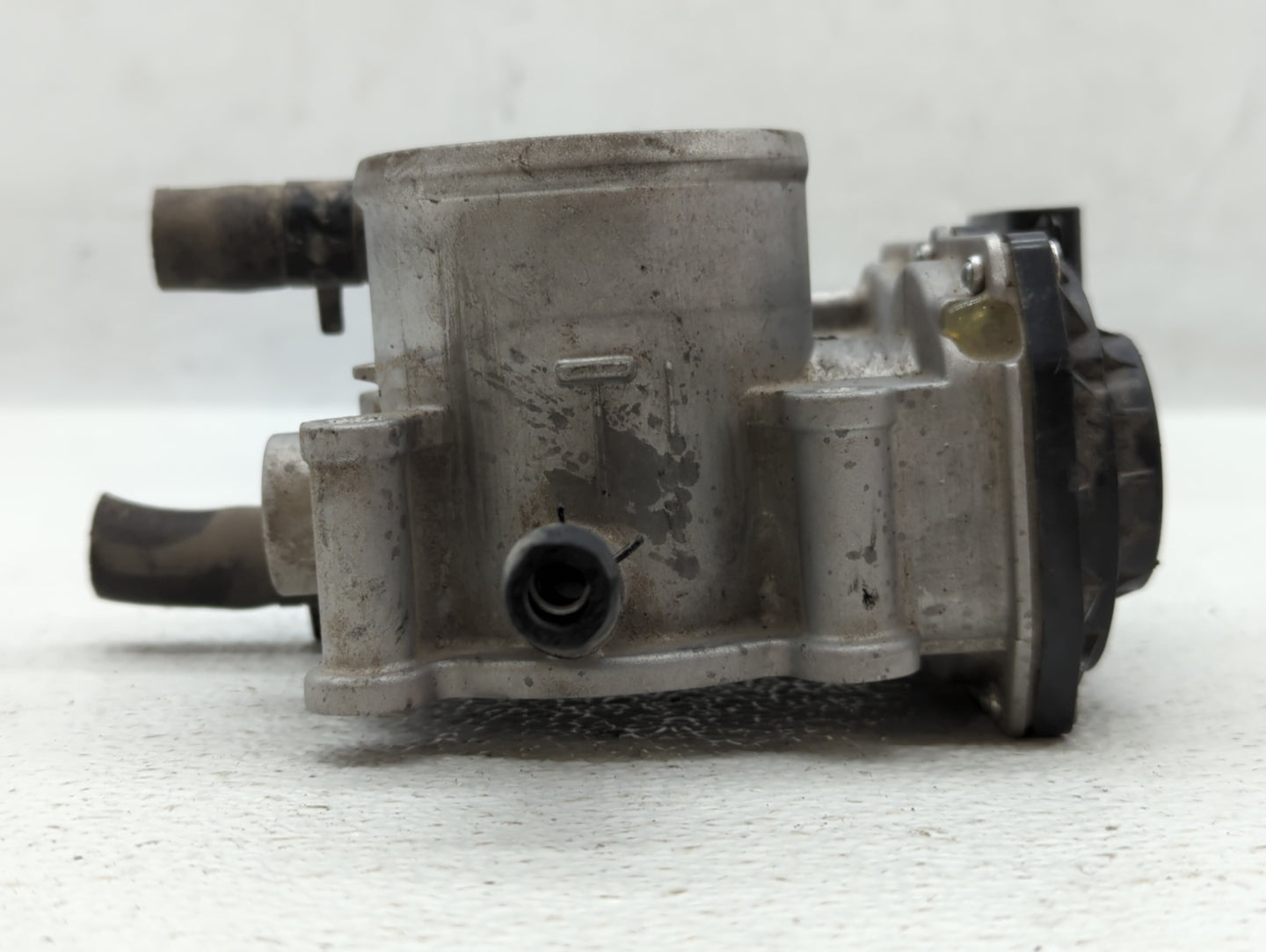 2012-2019 Kia Rio Throttle Body P/N:35100-2B300 Fits Fits 2012 2013 2014 2015 2016 2017 2018 2019 OEM Used Auto Parts - Oemu