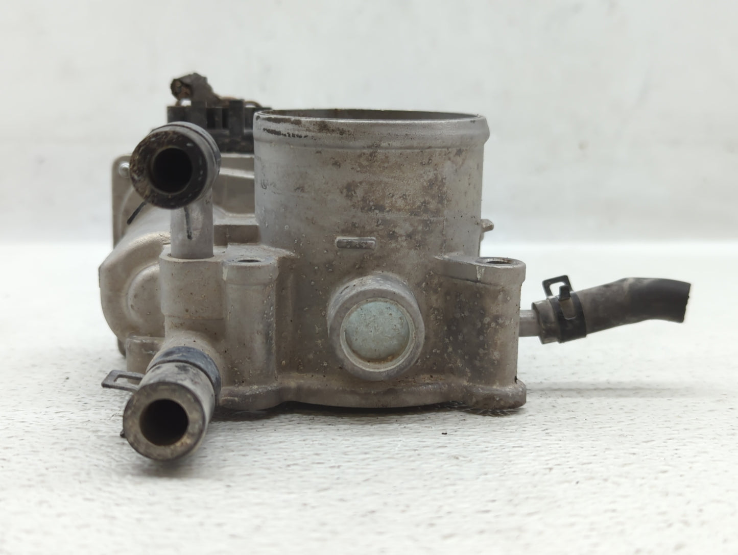 2012-2019 Kia Rio Throttle Body P/N:35100-2B300 Fits Fits 2012 2013 2014 2015 2016 2017 2018 2019 OEM Used Auto Parts - Oemu