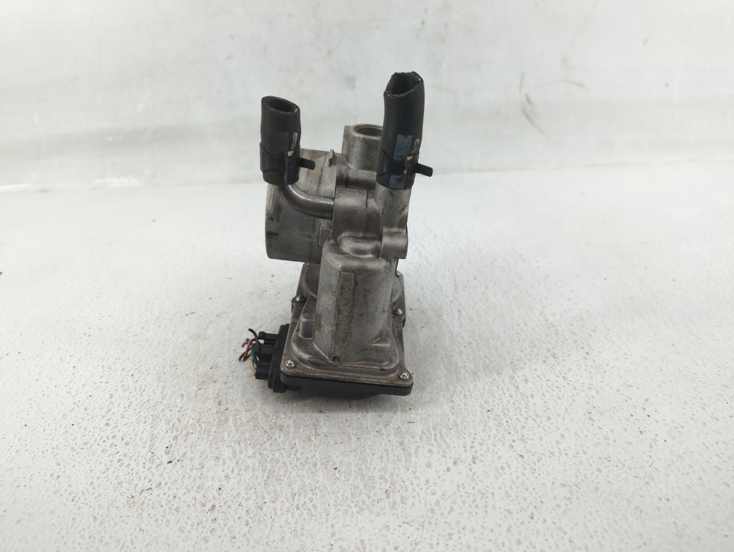 2012-2019 Kia Rio Throttle Body P/N:35100-2B300 Fits Fits 2012 2013 2014 2015 2016 2017 2018 2019 OEM Used Auto Parts - Oemu
