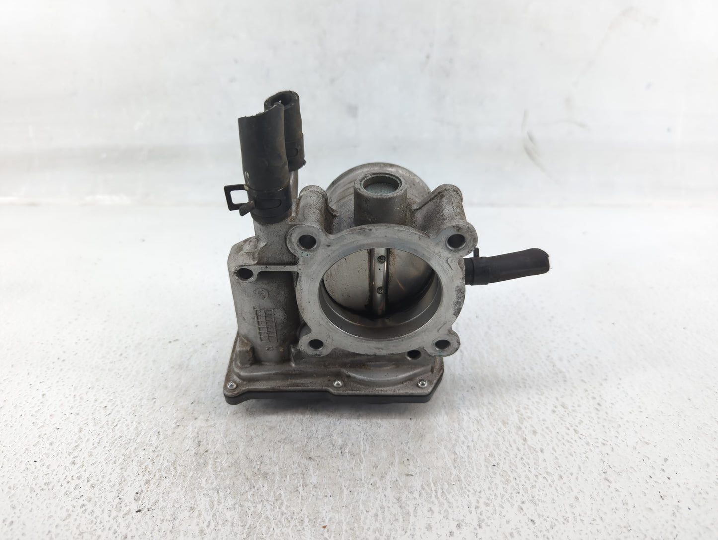 2012-2019 Kia Rio Throttle Body P/N:35100-2B300 Fits Fits 2012 2013 2014 2015 2016 2017 2018 2019 OEM Used Auto Parts - Oemu