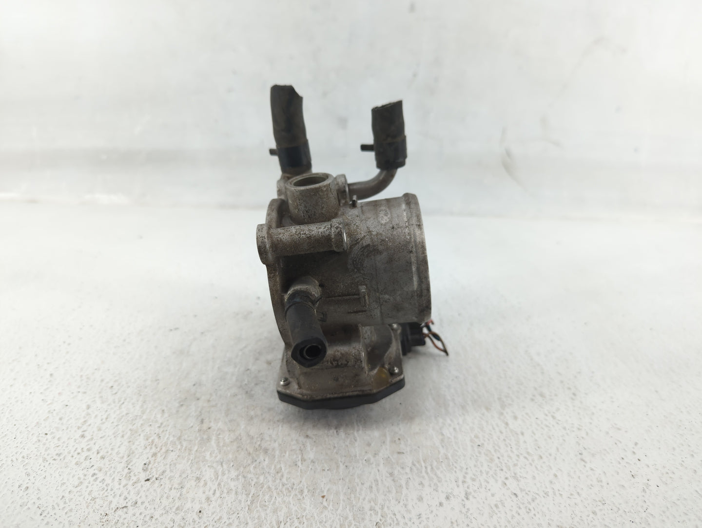 2012-2019 Kia Rio Throttle Body P/N:35100-2B300 Fits Fits 2012 2013 2014 2015 2016 2017 2018 2019 OEM Used Auto Parts - Oemu