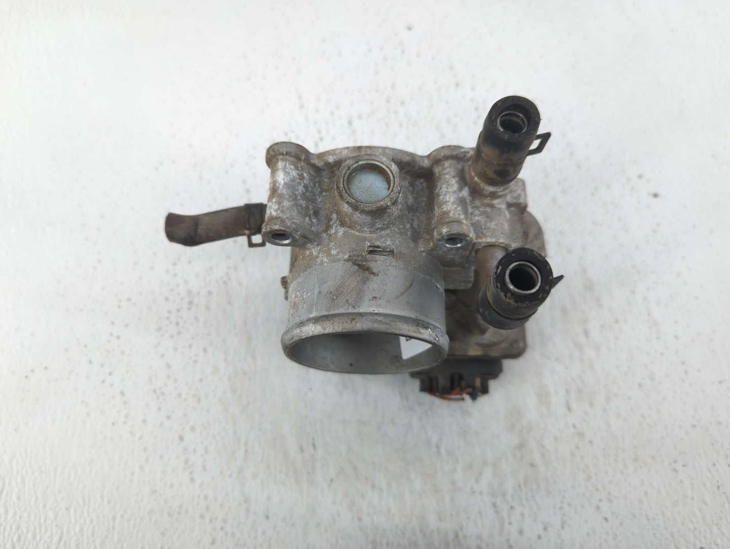 2012-2019 Kia Rio Throttle Body P/N:35100-2B300 Fits Fits 2012 2013 2014 2015 2016 2017 2018 2019 OEM Used Auto Parts - Oemu