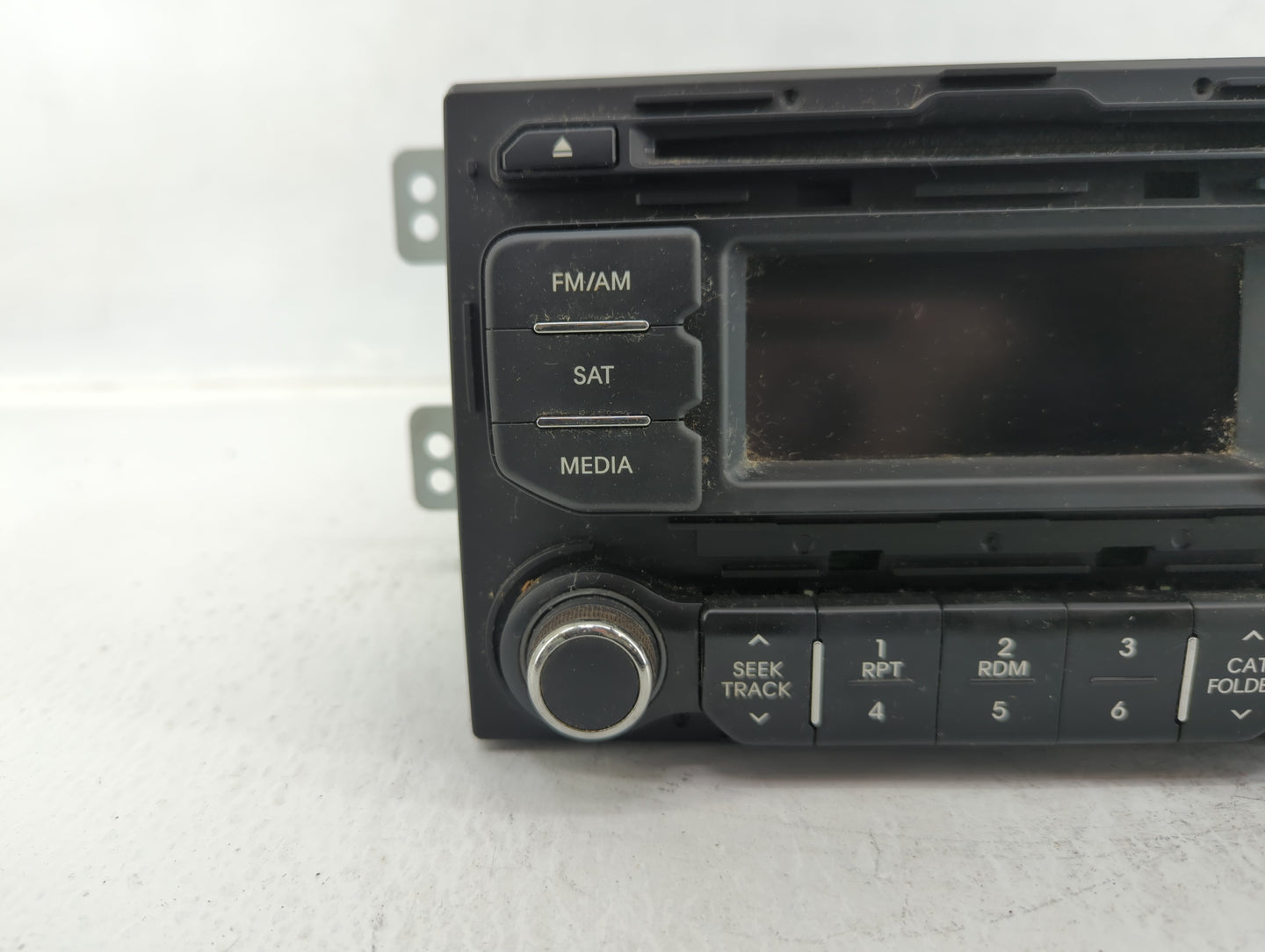 2012-2015 Kia Rio Am Fm Cd Player Radio Receiver - Oemusedautoparts1.com