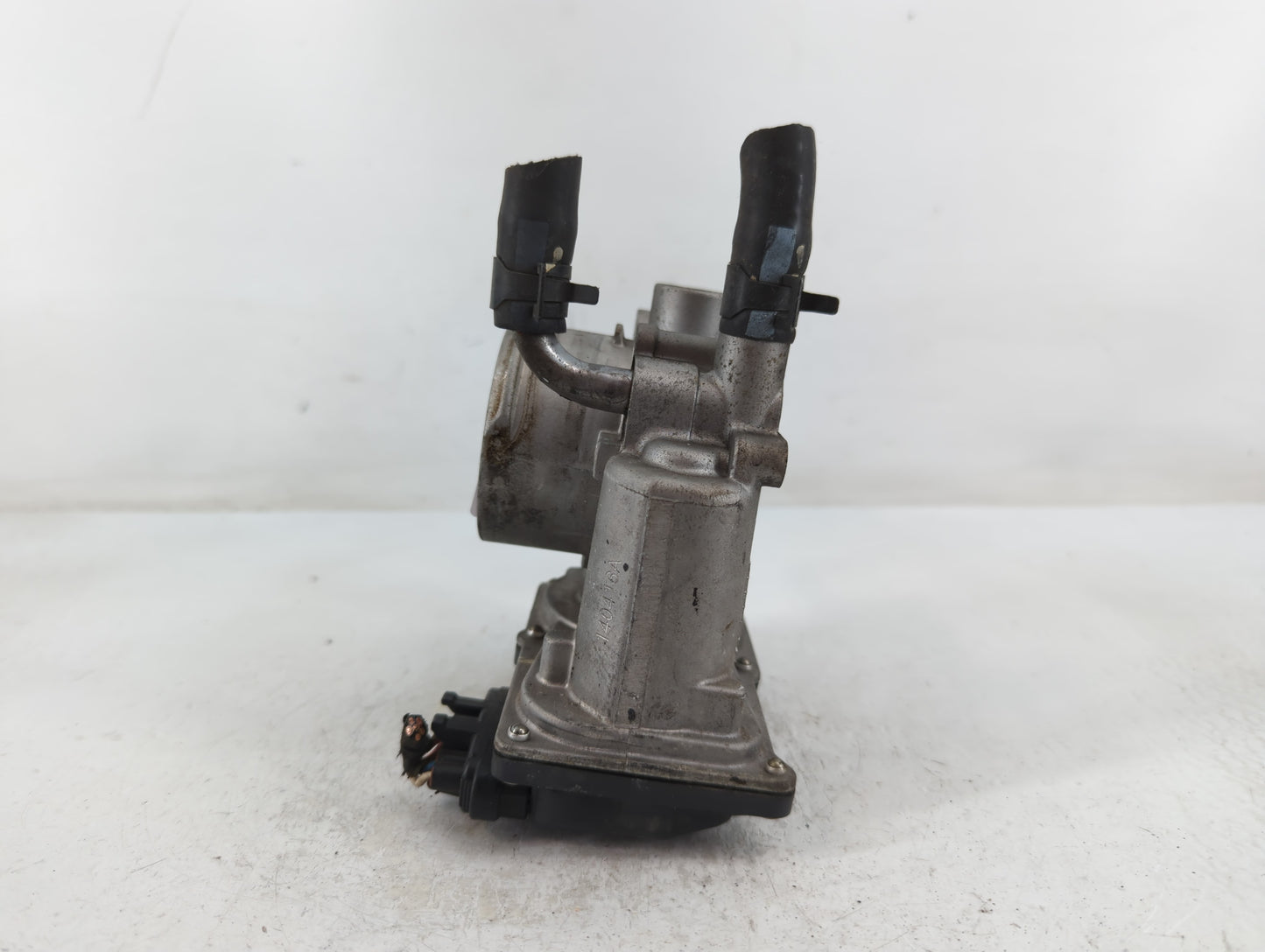 2012-2019 Kia Rio Throttle Body P/N:5302 4R20 35100-2B300 Fits Fits 2012 2013 2014 2015 2016 2017 2018 2019 OEM Used Auto Pa