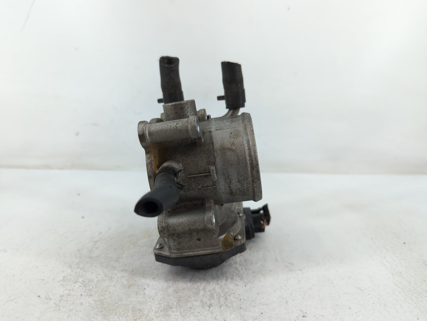 2012-2019 Kia Rio Throttle Body P/N:5302 4R20 35100-2B300 Fits Fits 2012 2013 2014 2015 2016 2017 2018 2019 OEM Used Auto Pa