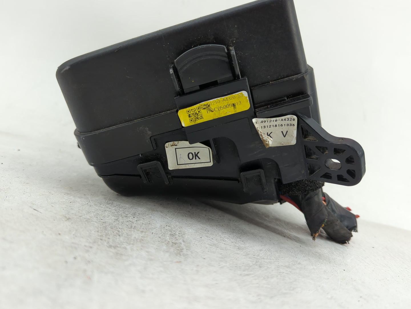 2014-2015 Kia Rondo Fusebox Fuse Box Panel Relay Module P/N:91210 A4320 Fits Fits 2014 2015 OEM Used Auto Parts - Oemusedaut