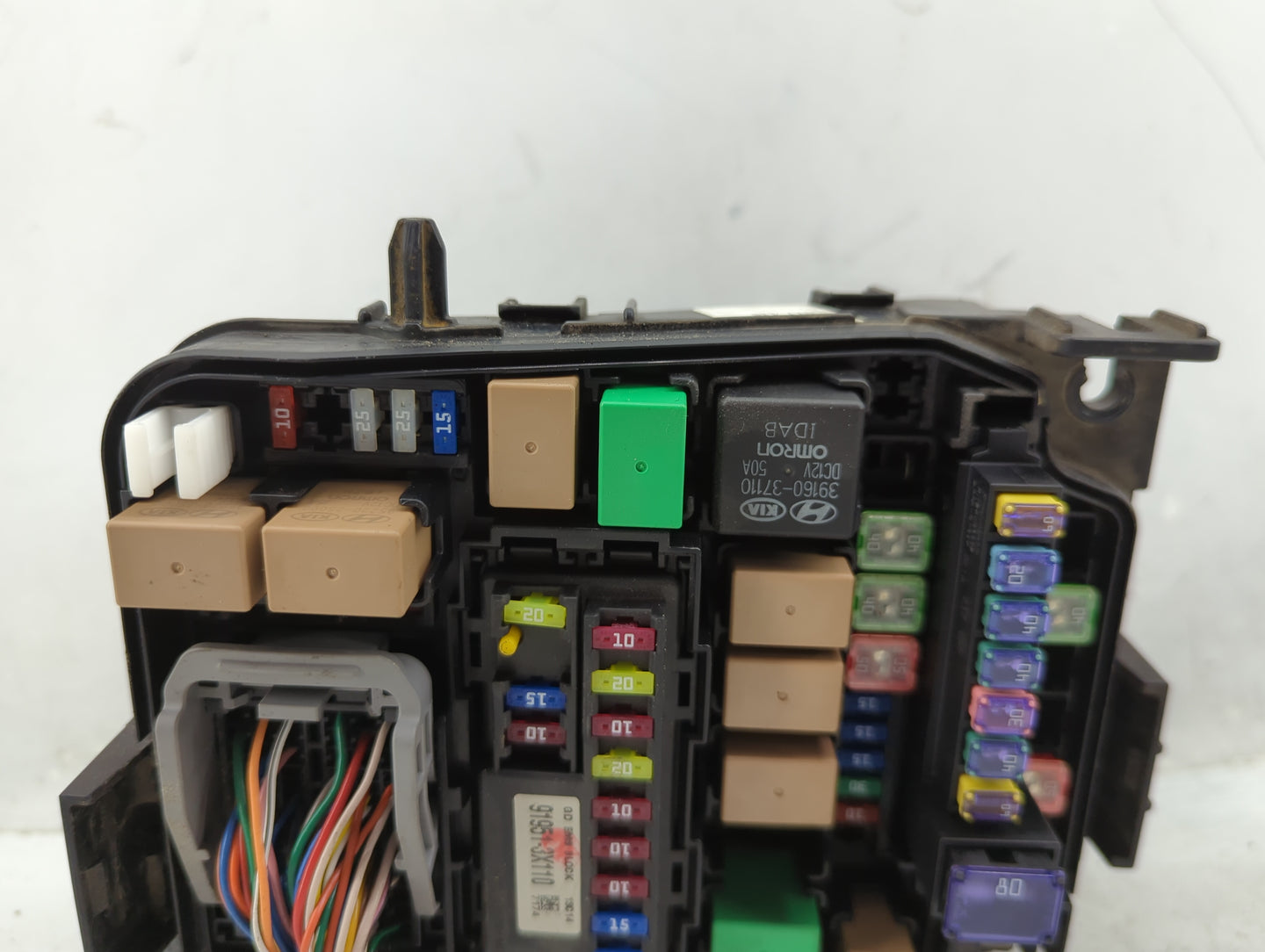 2014-2015 Kia Rondo Fusebox Fuse Box Panel Relay Module P/N:91951-3X110 Fits Fits 2014 2015 OEM Used Auto Parts - Oemusedaut