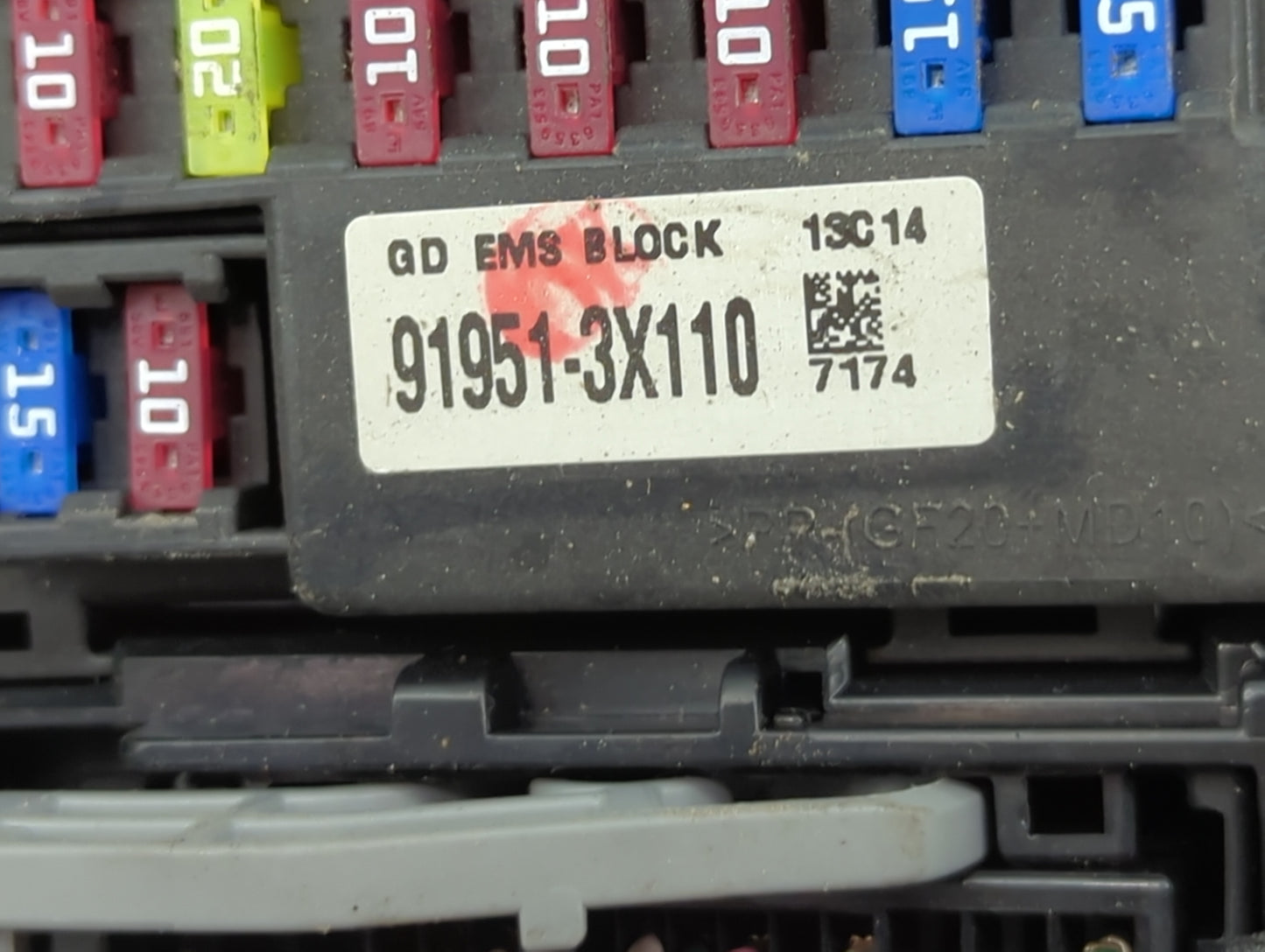2014-2015 Kia Rondo Fusebox Fuse Box Panel Relay Module P/N:91951-3X110 Fits Fits 2014 2015 OEM Used Auto Parts - Oemusedaut