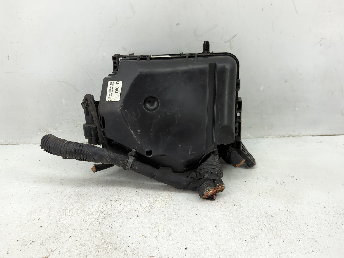 2014-2015 Kia Rondo Fusebox Fuse Box Panel Relay Module P/N:91951-3X110 Fits Fits 2014 2015 OEM Used Auto Parts - Oemusedaut