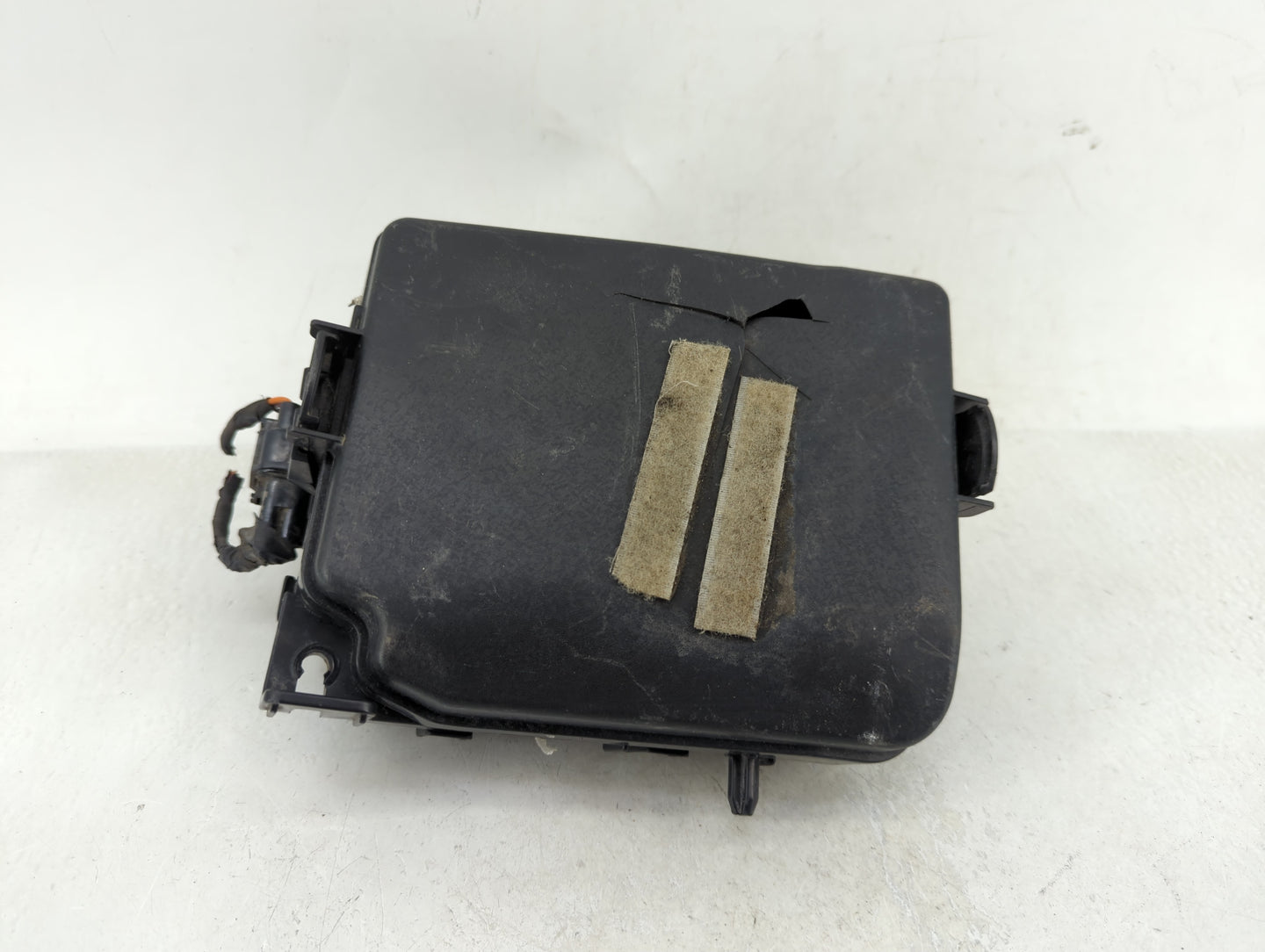 2014-2015 Kia Rondo Fusebox Fuse Box Panel Relay Module P/N:91210 A4240 Fits Fits 2014 2015 OEM Used Auto Parts - Oemusedaut