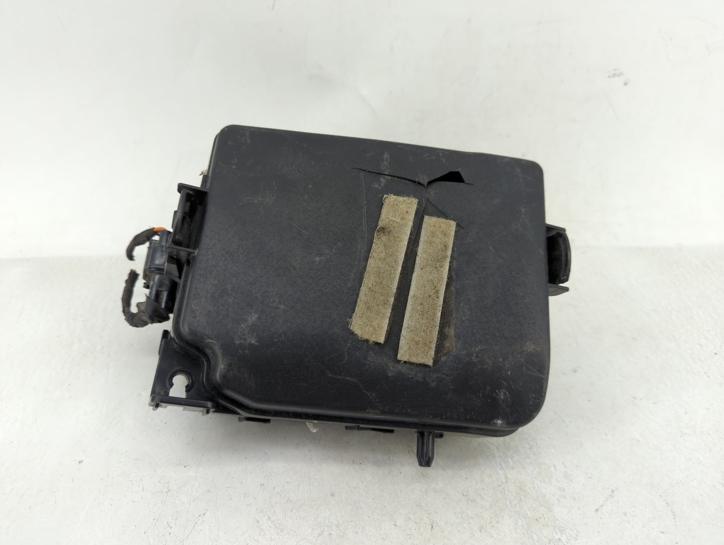 2014-2015 Kia Rondo Fusebox Fuse Box Panel Relay Module P/N:91210 A4240 Fits Fits 2014 2015 OEM Used Auto Parts - Oemusedaut
