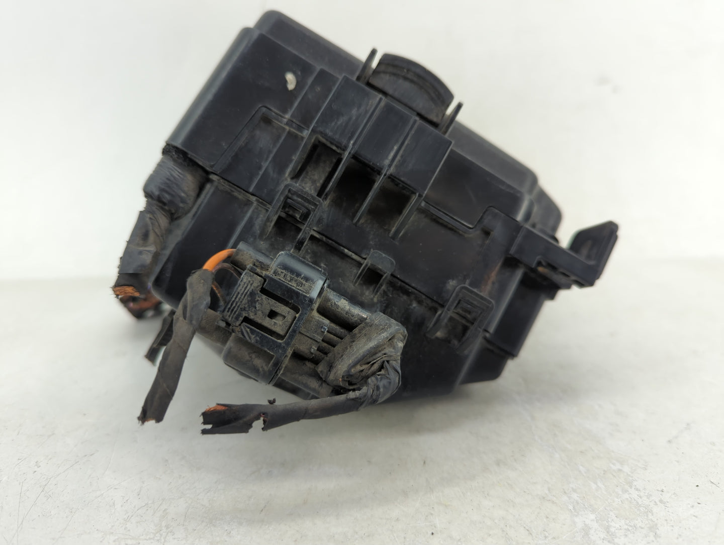 2014-2015 Kia Rondo Fusebox Fuse Box Panel Relay Module P/N:91210 A4240 Fits Fits 2014 2015 OEM Used Auto Parts - Oemusedaut