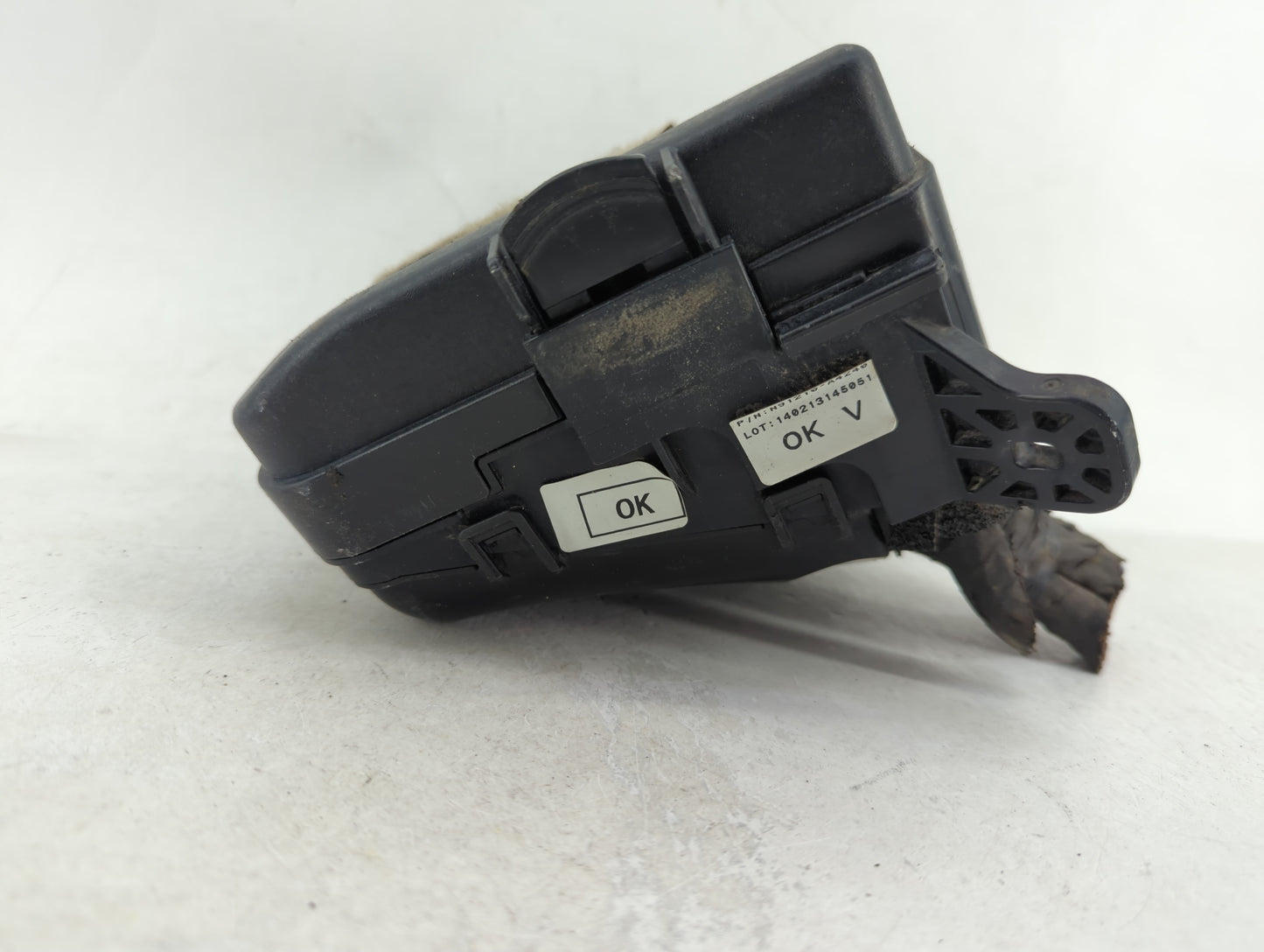 2014-2015 Kia Rondo Fusebox Fuse Box Panel Relay Module P/N:91210 A4240 Fits Fits 2014 2015 OEM Used Auto Parts - Oemusedaut