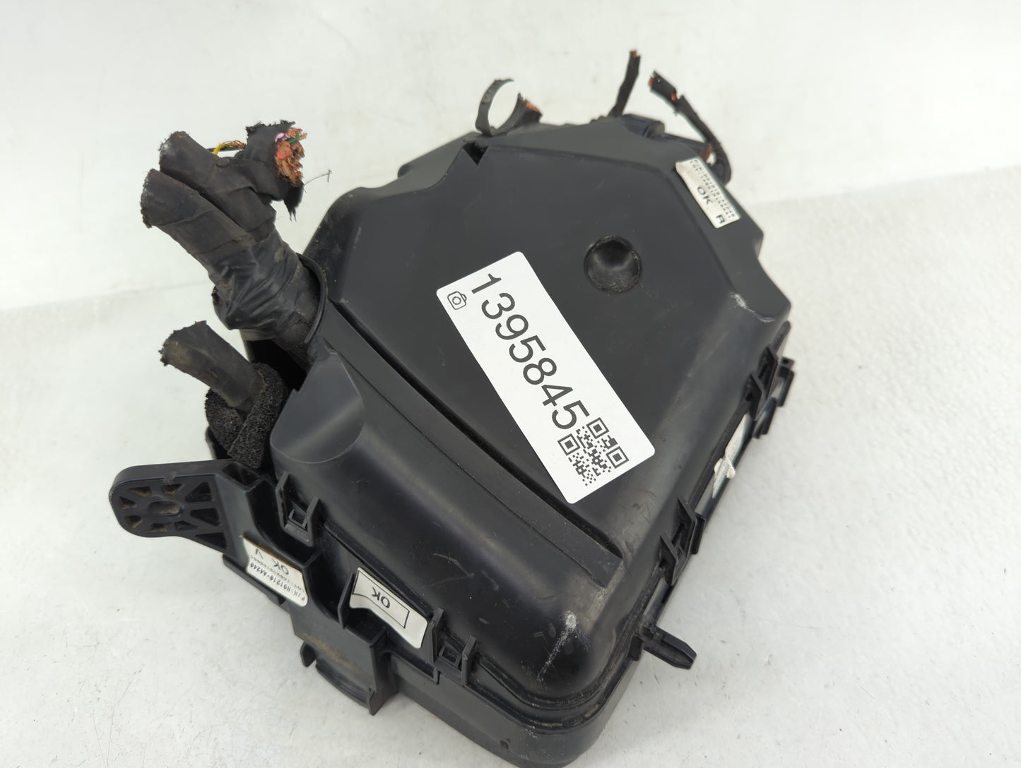 2014-2015 Kia Rondo Fusebox Fuse Box Panel Relay Module P/N:91210 A4240 Fits Fits 2014 2015 OEM Used Auto Parts - Oemusedaut
