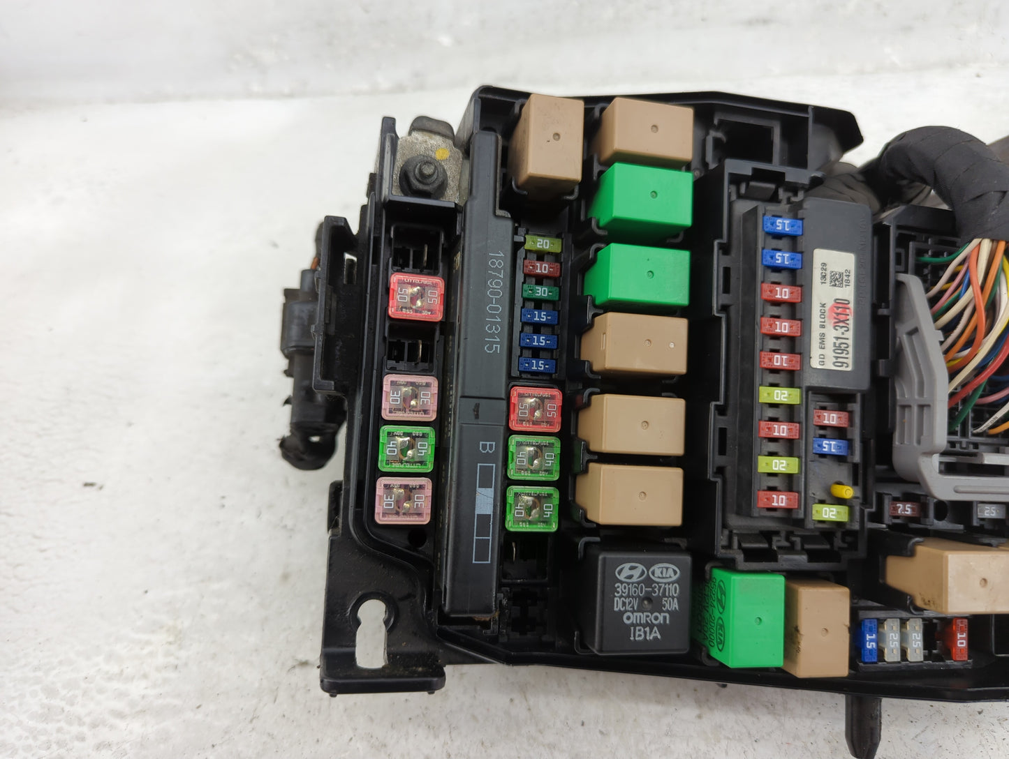 2014-2015 Kia Rondo Fusebox Fuse Box Panel Relay Module P/N:91210-A4020 91210 A4240 Fits Fits 2014 2015 OEM Used Auto Parts 