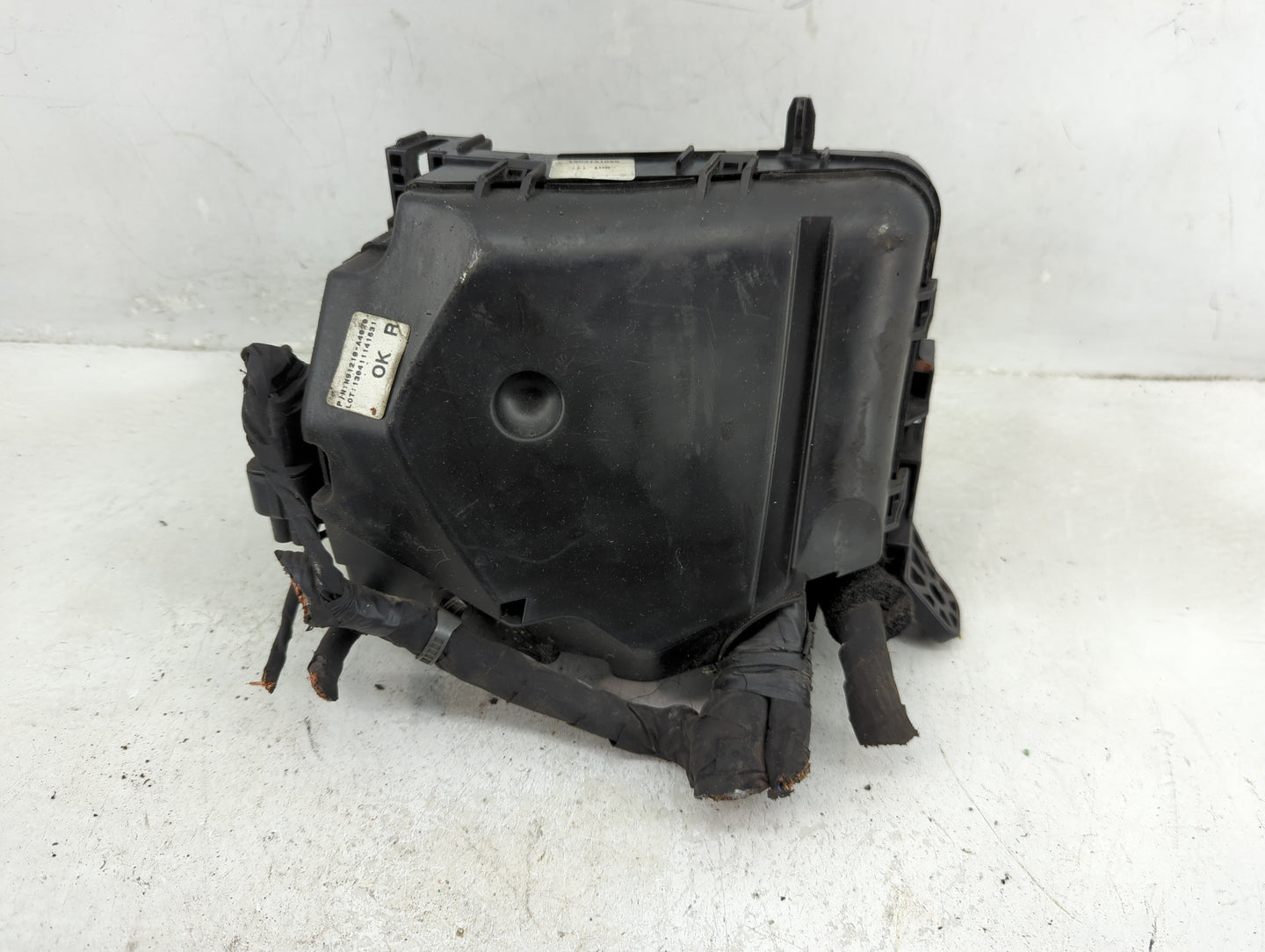 2014-2015 Kia Rondo Fusebox Fuse Box Panel Relay Module P/N:91210-A4020 91210 A4240 Fits Fits 2014 2015 OEM Used Auto Parts 