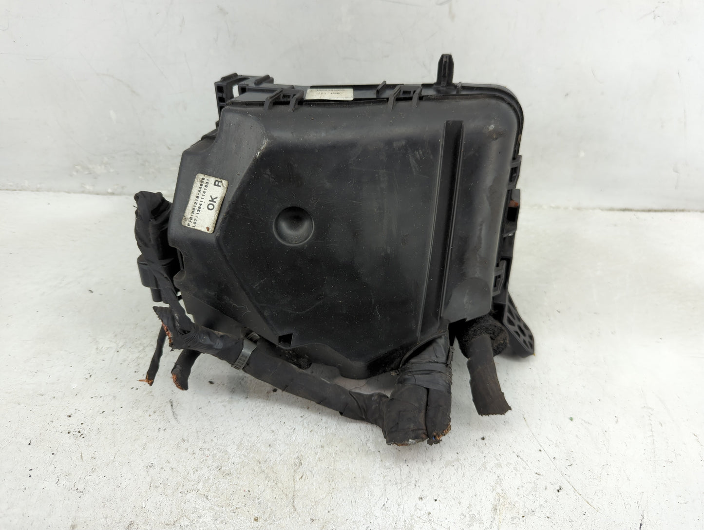 2014-2015 Kia Rondo Fusebox Fuse Box Panel Relay Module P/N:91210-A4020 91210 A4240 Fits Fits 2014 2015 OEM Used Auto Parts 