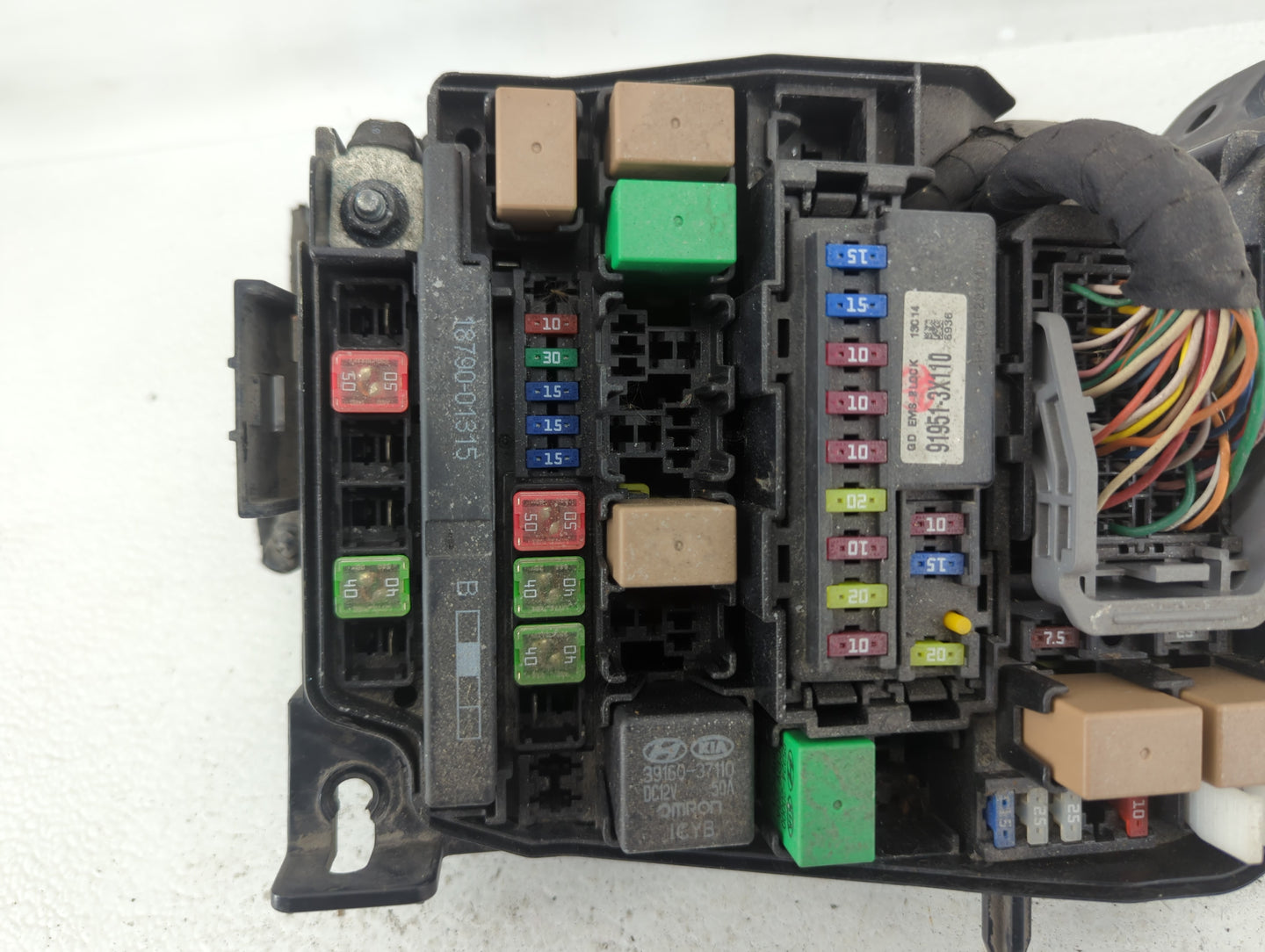 2014-2015 Kia Rondo Fusebox Fuse Box Panel Relay Module P/N:91210 A4320 Fits Fits 2014 2015 OEM Used Auto Parts - Oemusedaut