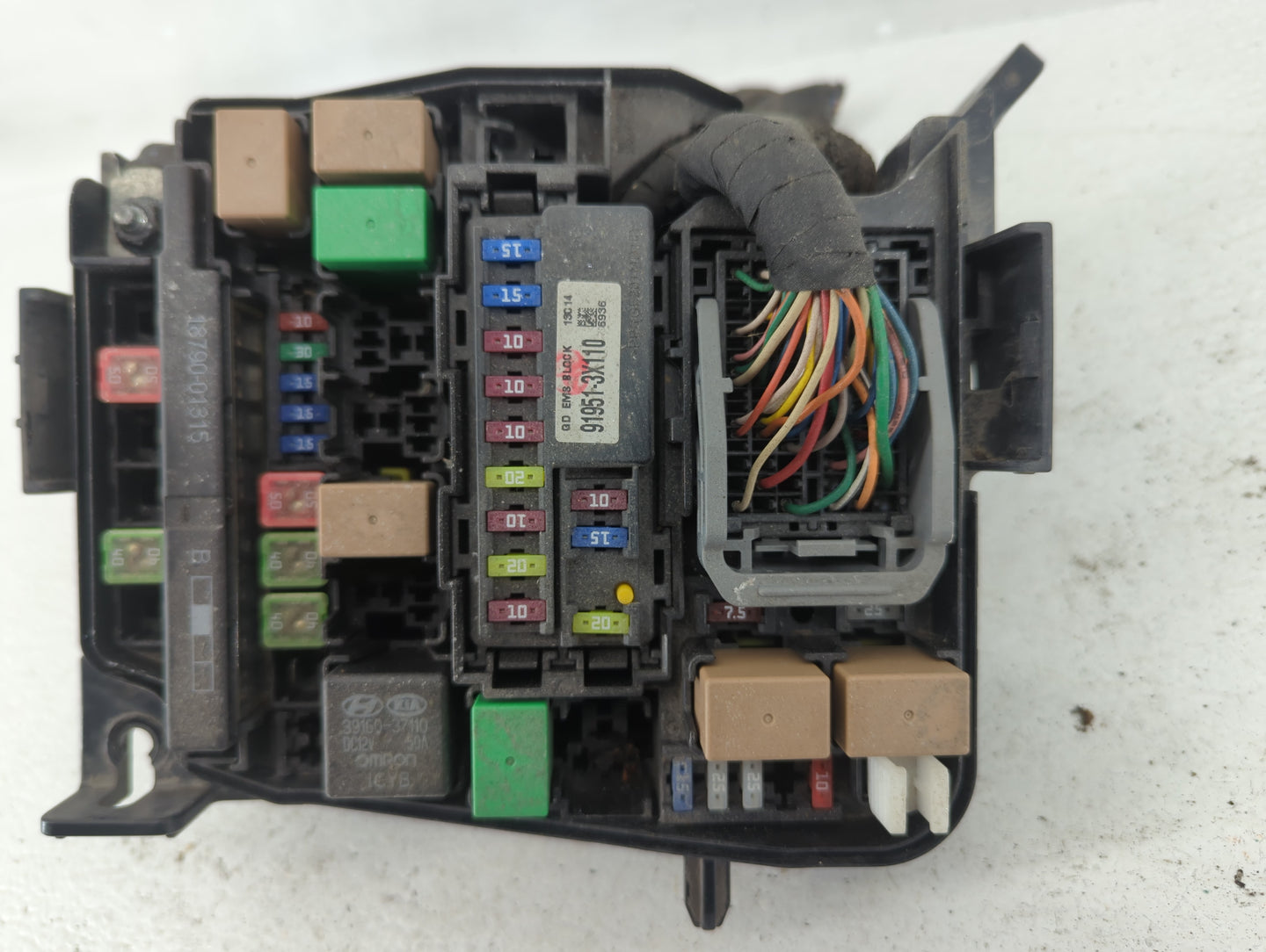 2014-2015 Kia Rondo Fusebox Fuse Box Panel Relay Module P/N:91210 A4320 Fits Fits 2014 2015 OEM Used Auto Parts - Oemusedaut