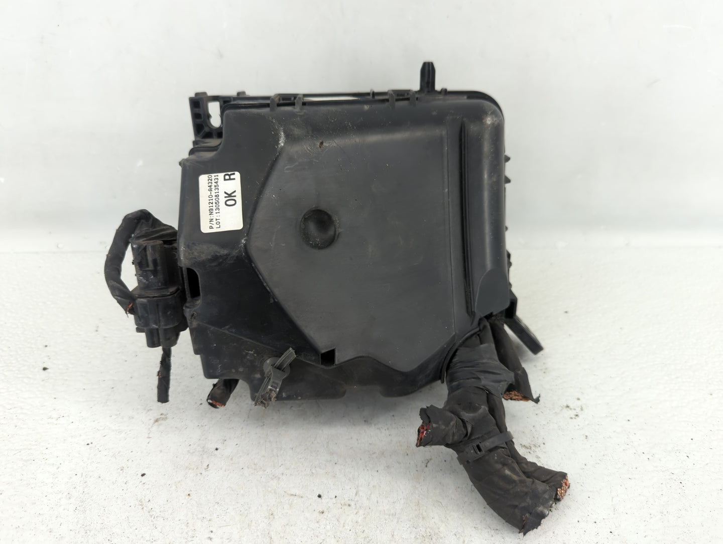 2014-2015 Kia Rondo Fusebox Fuse Box Panel Relay Module P/N:91210 A4320 Fits Fits 2014 2015 OEM Used Auto Parts - Oemusedaut