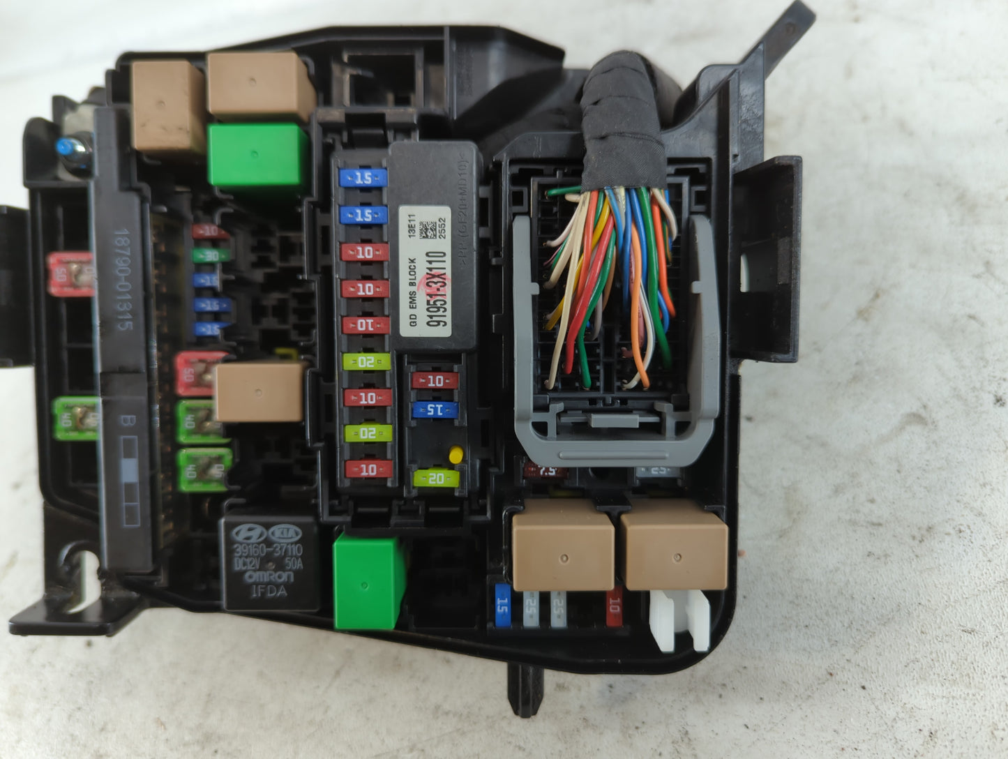 2014-2015 Kia Rondo Fusebox Fuse Box Panel Relay Module P/N:91210 A4320 Fits Fits 2014 2015 OEM Used Auto Parts - Oemusedaut