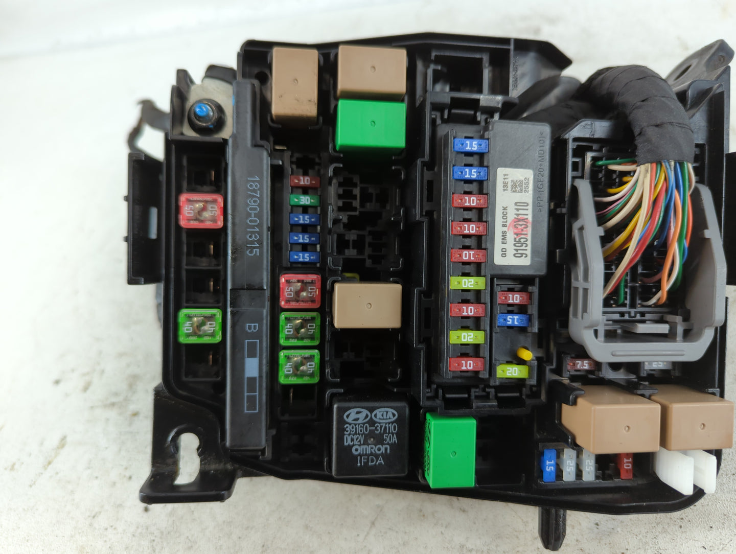 2014-2015 Kia Rondo Fusebox Fuse Box Panel Relay Module P/N:91210 A4320 Fits Fits 2014 2015 OEM Used Auto Parts - Oemusedaut