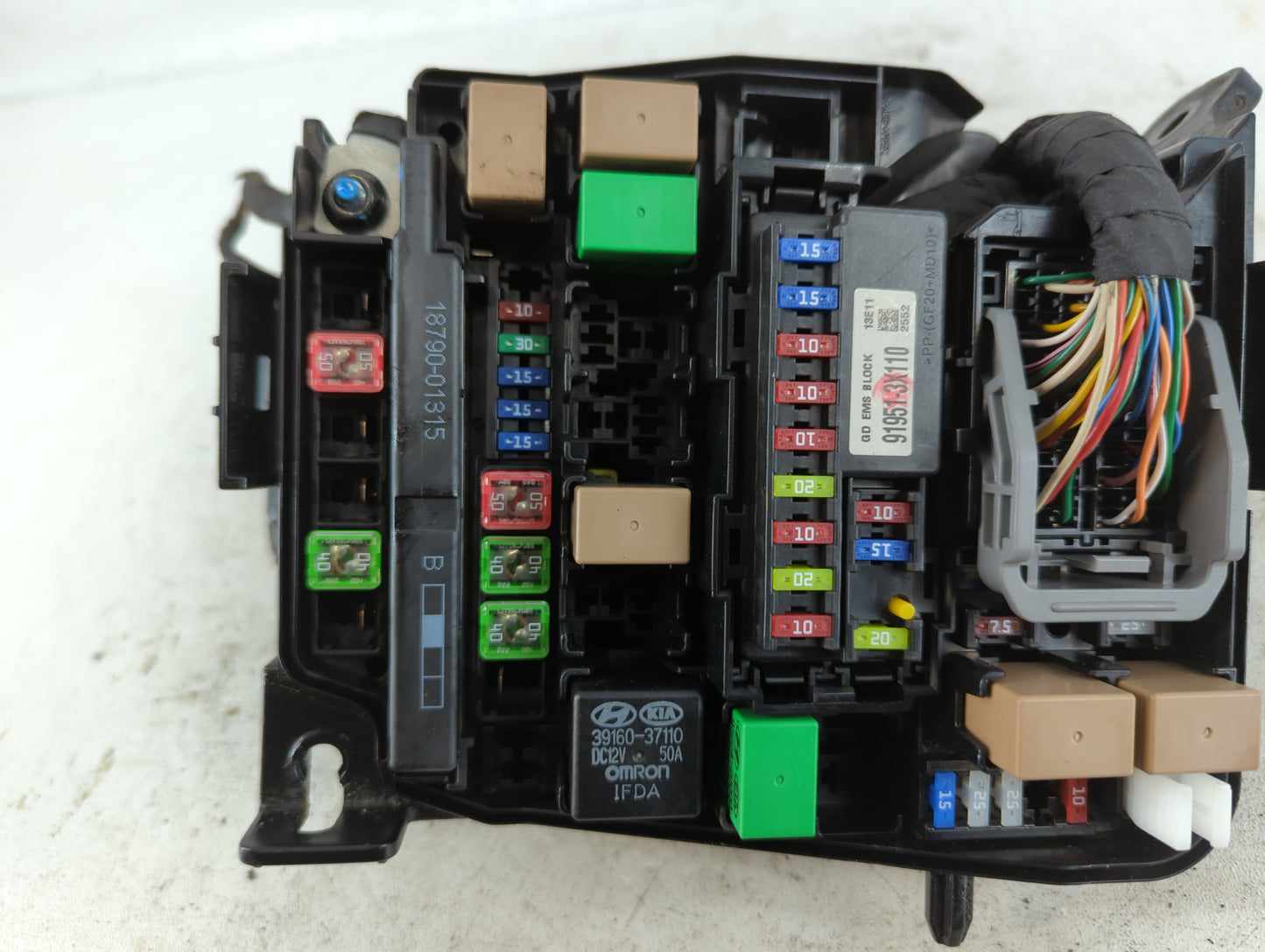 2014-2015 Kia Rondo Fusebox Fuse Box Panel Relay Module P/N:91210 A4320 Fits Fits 2014 2015 OEM Used Auto Parts - Oemusedaut