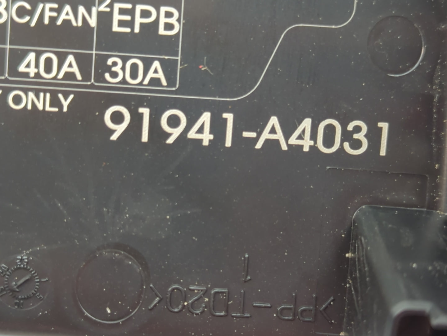 2014-2015 Kia Rondo Fusebox Fuse Box Panel Relay Module P/N:91941-A4031 Fits Fits 2014 2015 OEM Used Auto Parts - Oemusedaut
