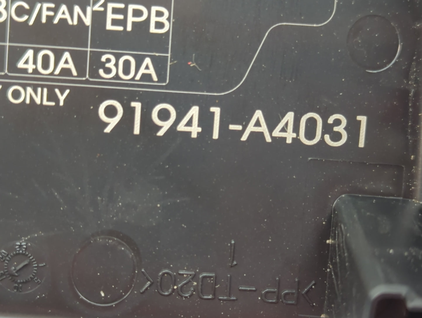 2014-2015 Kia Rondo Fusebox Fuse Box Panel Relay Module P/N:91941-A4031 Fits Fits 2014 2015 OEM Used Auto Parts - Oemusedaut