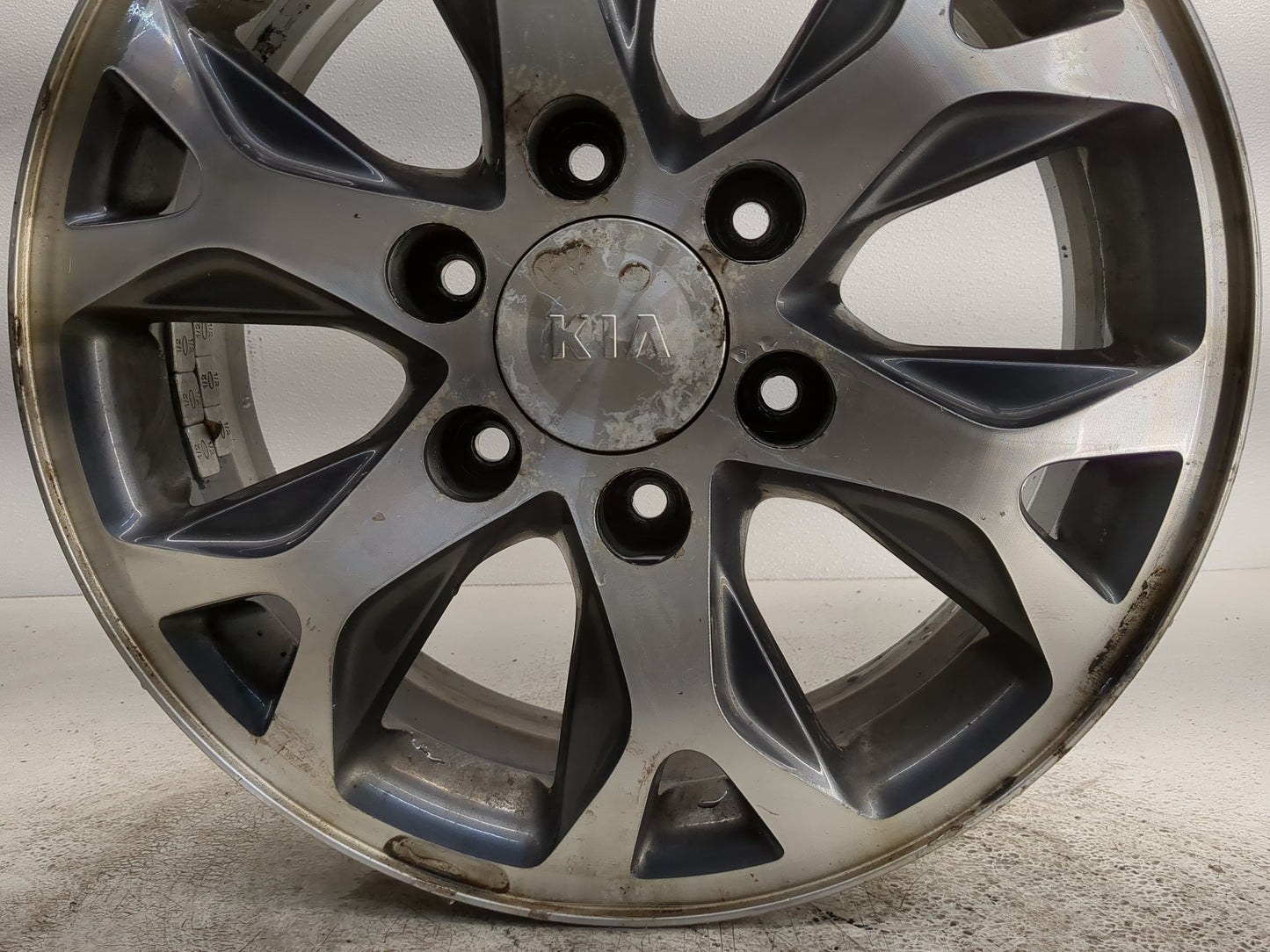 2014-2014 Kia Sedona Oem Wheel Rim 1253076 - Oemusedautoparts1.com