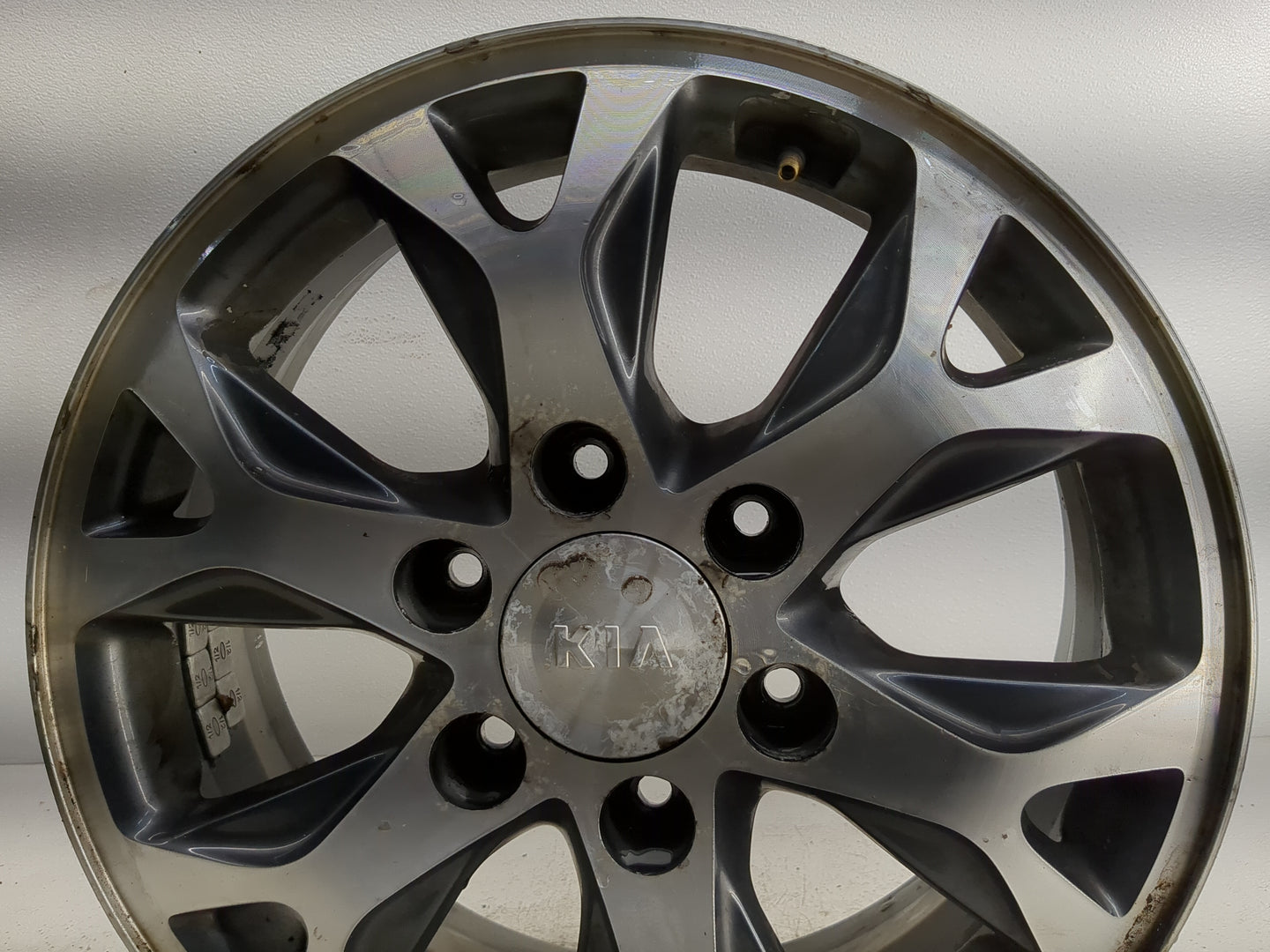 2014-2014 Kia Sedona Oem Wheel Rim 1253076 - Oemusedautoparts1.com