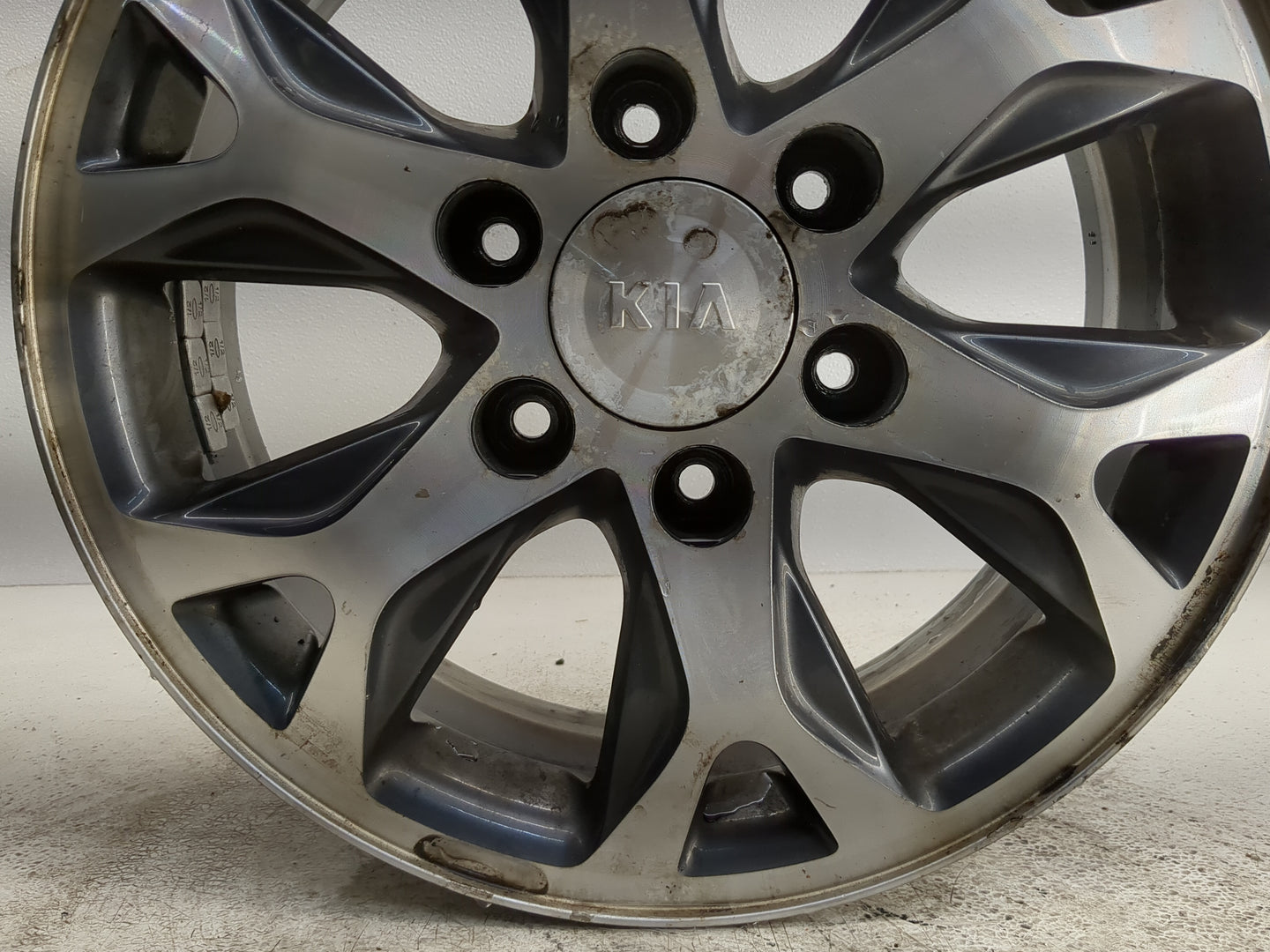 2014-2014 Kia Sedona Oem Wheel Rim 1253076 - Oemusedautoparts1.com