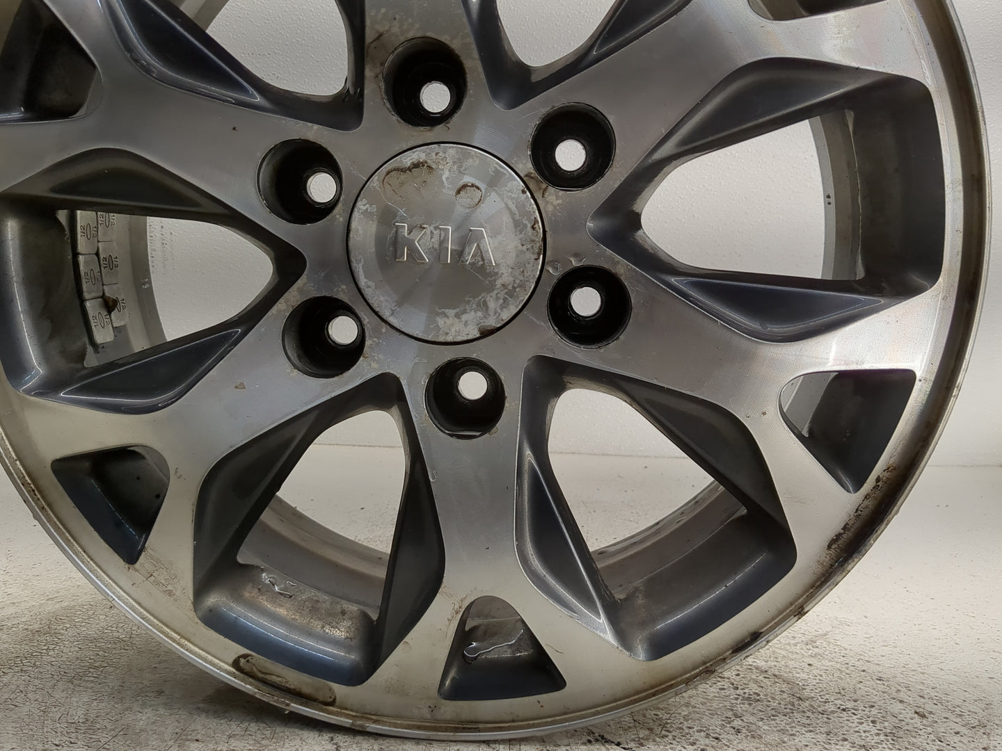 2014-2014 Kia Sedona Oem Wheel Rim 1253076 - Oemusedautoparts1.com