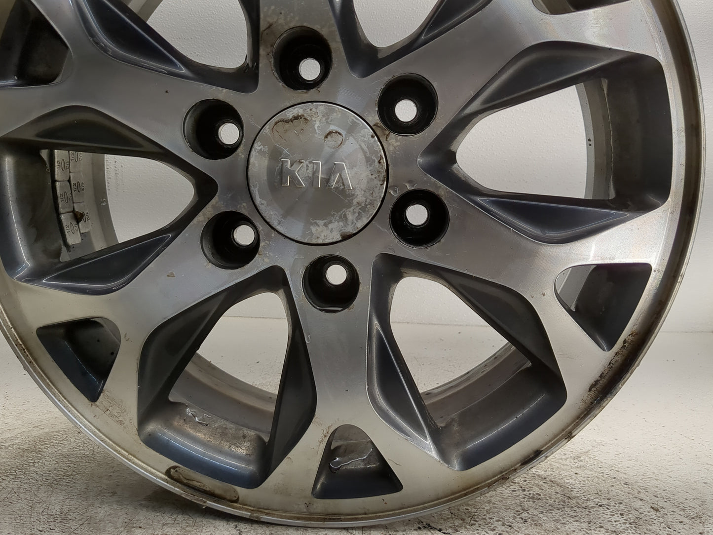 2014-2014 Kia Sedona Oem Wheel Rim 1253076 - Oemusedautoparts1.com