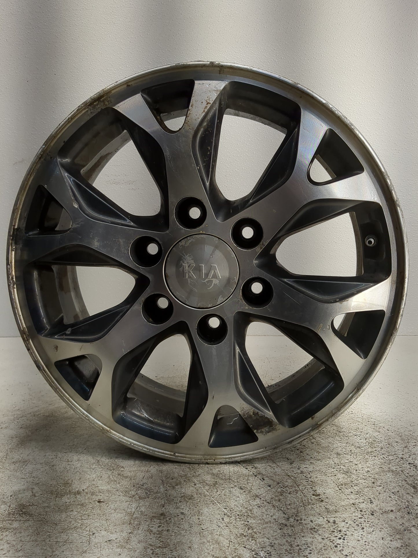 2014-2014 Kia Sedona Oem Wheel Rim - Oemusedautoparts1.com